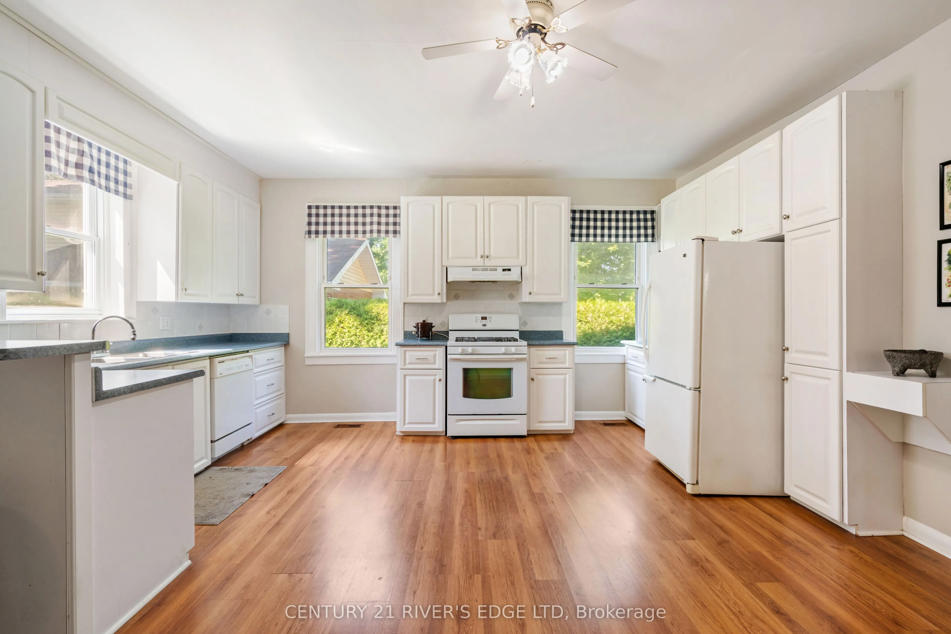 12084 Lakeshore Drive