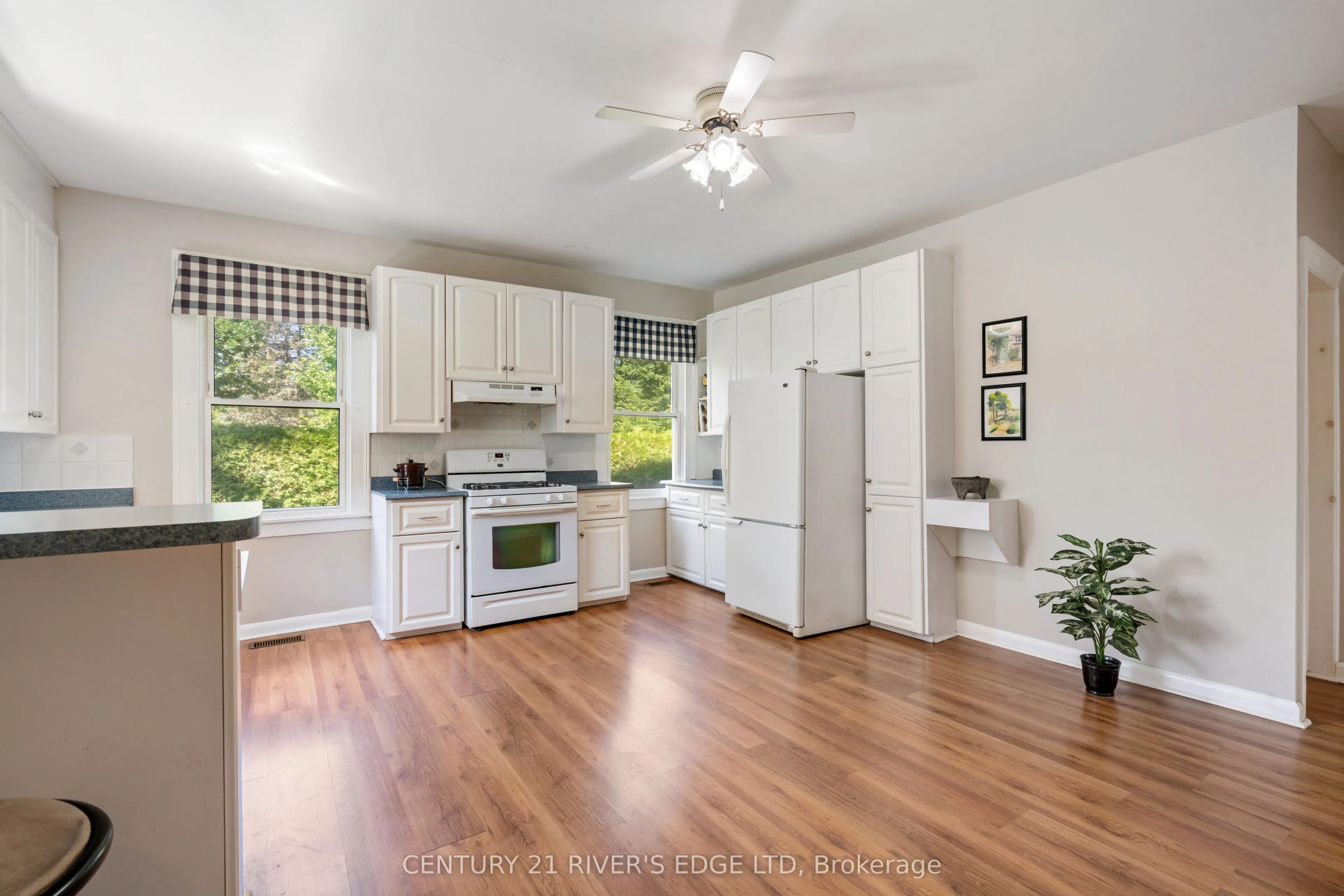 12084 Lakeshore Drive