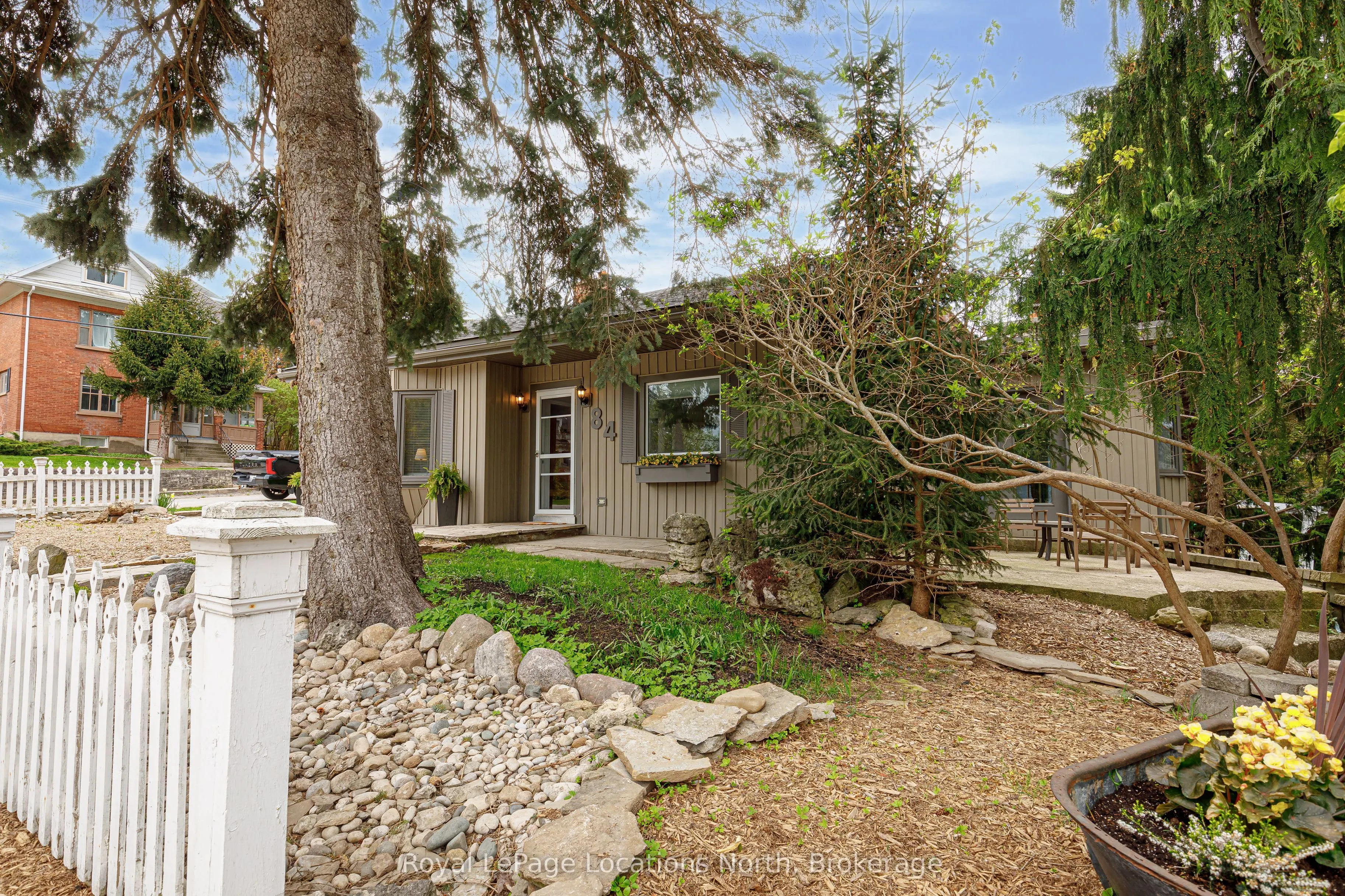 84 Sykes Street S