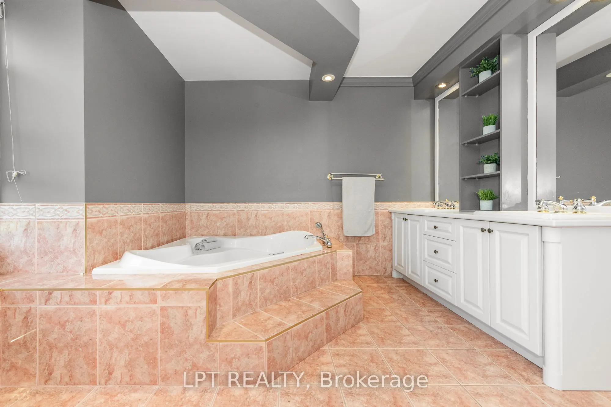 1329 Fontenay Crescent