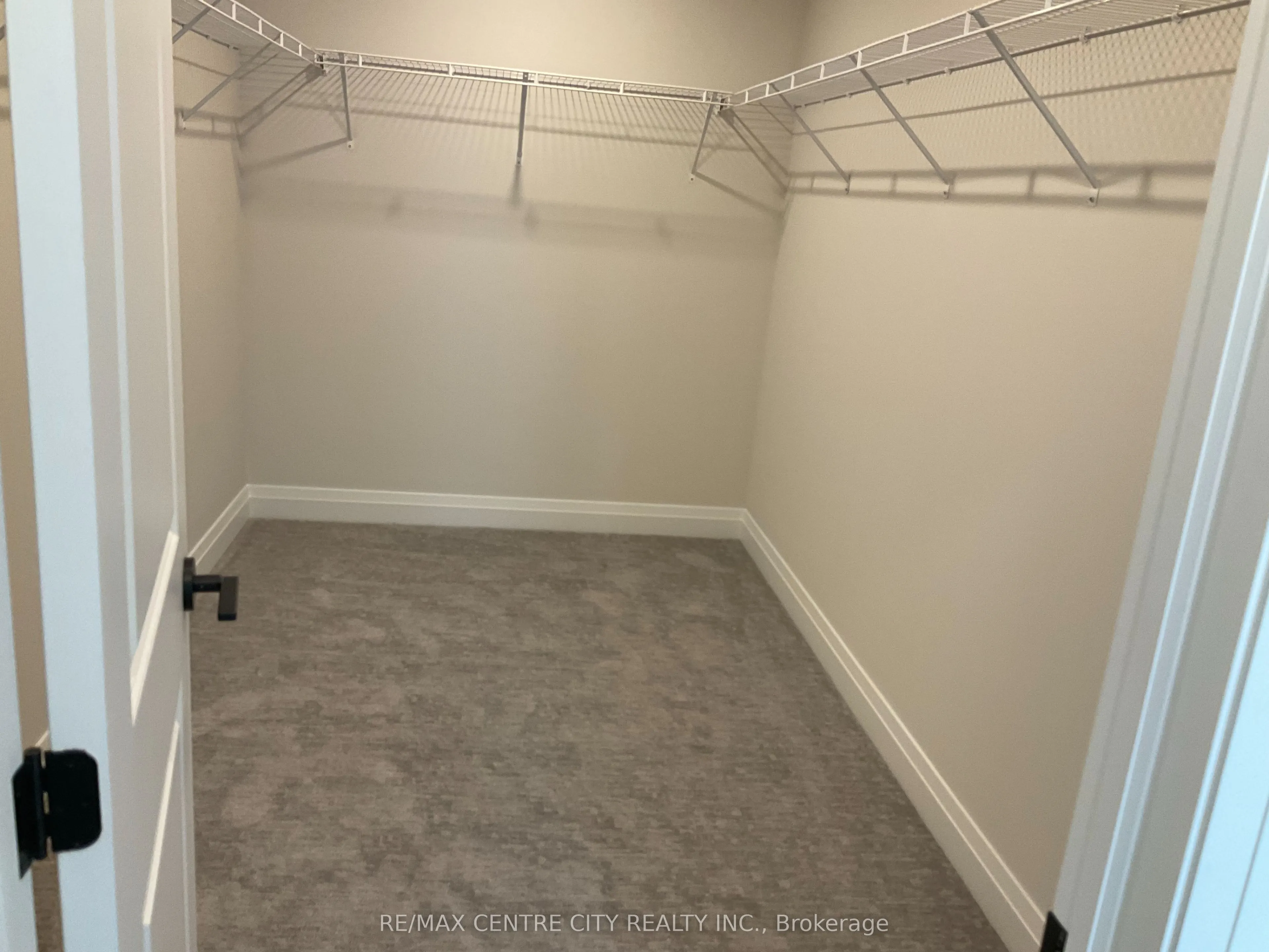 6521 Royal Magnolia Avenue