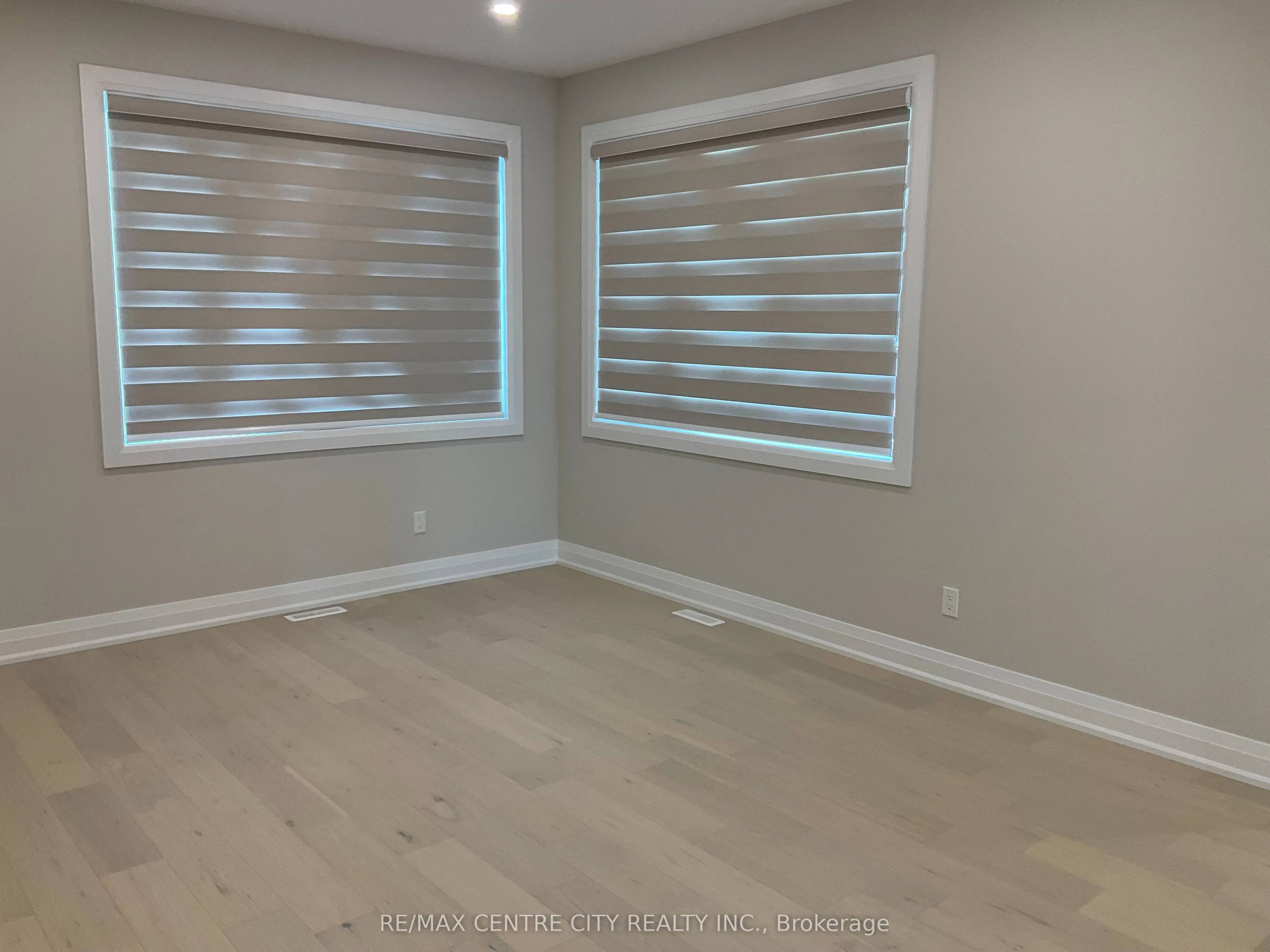 6521 Royal Magnolia Avenue