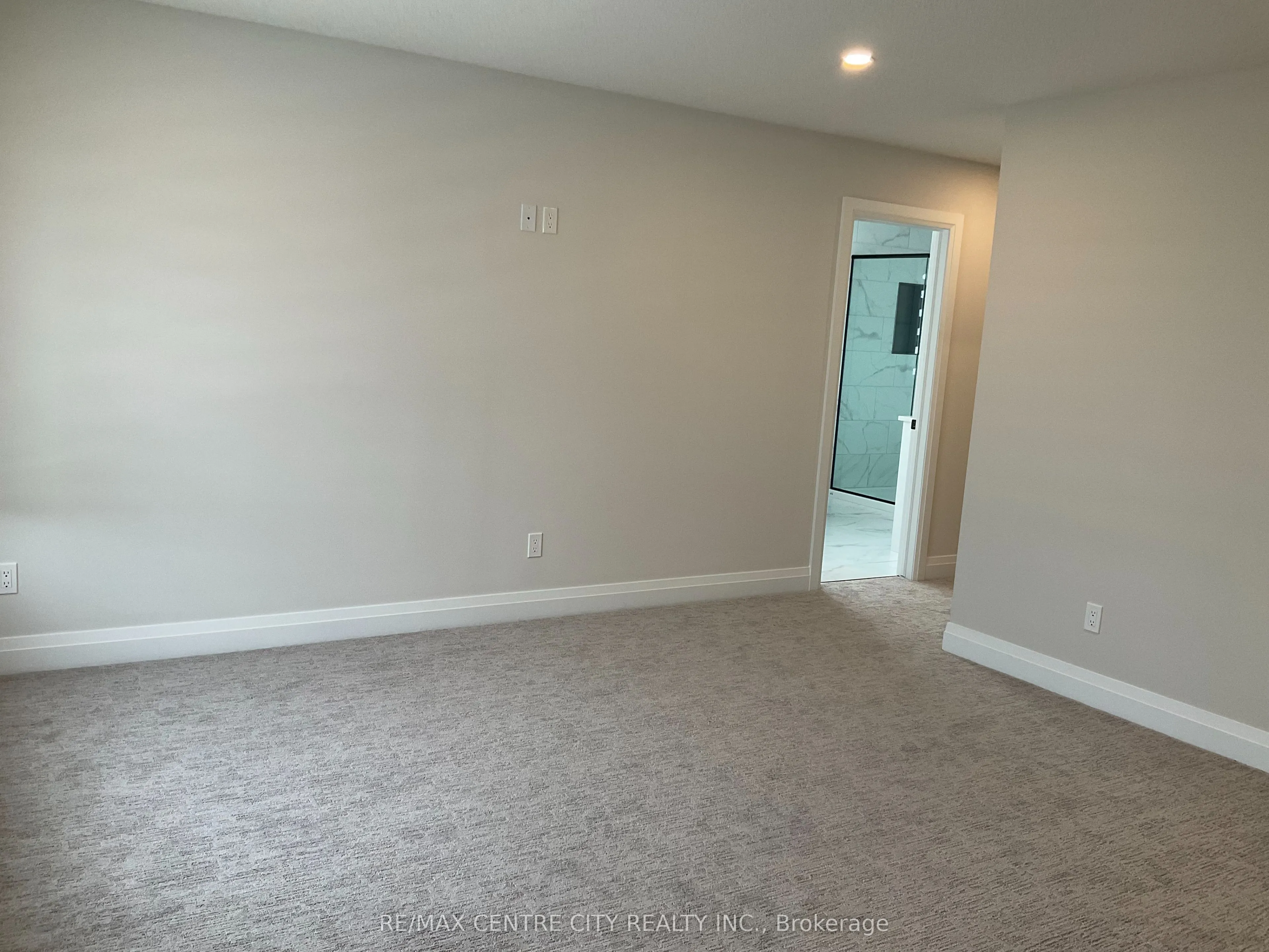 6521 Royal Magnolia Avenue