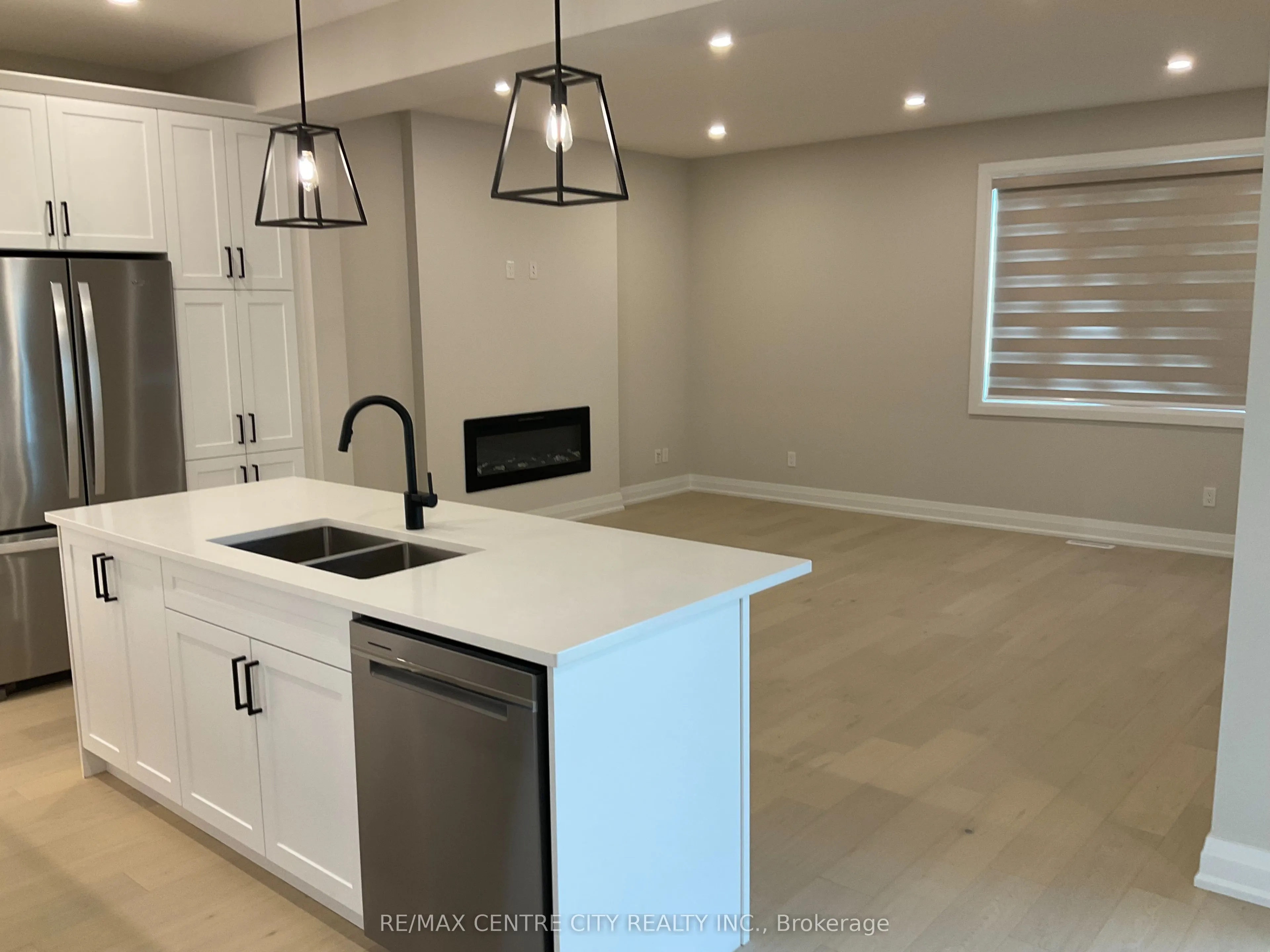 6521 Royal Magnolia Avenue