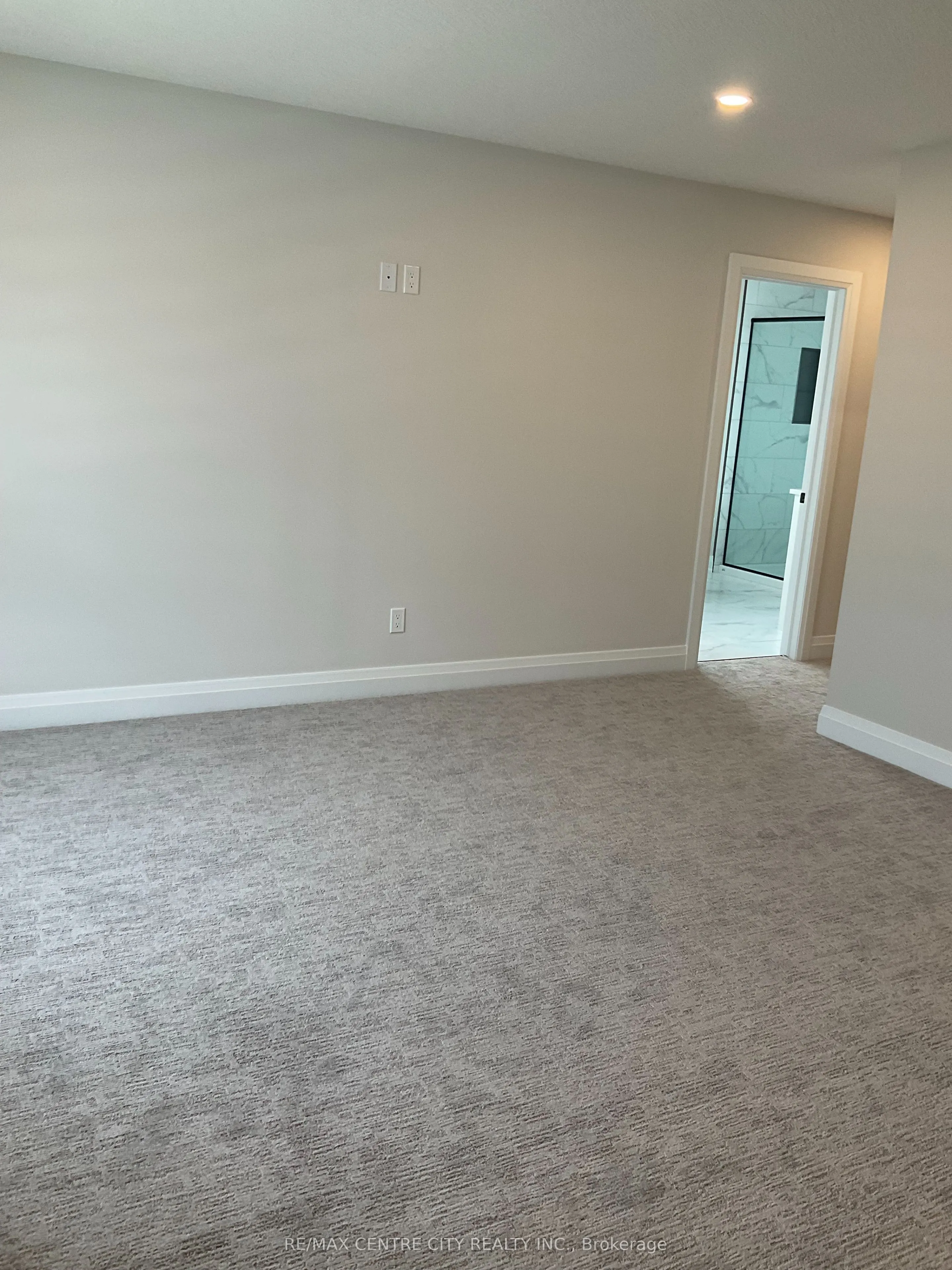 6521 Royal Magnolia Avenue