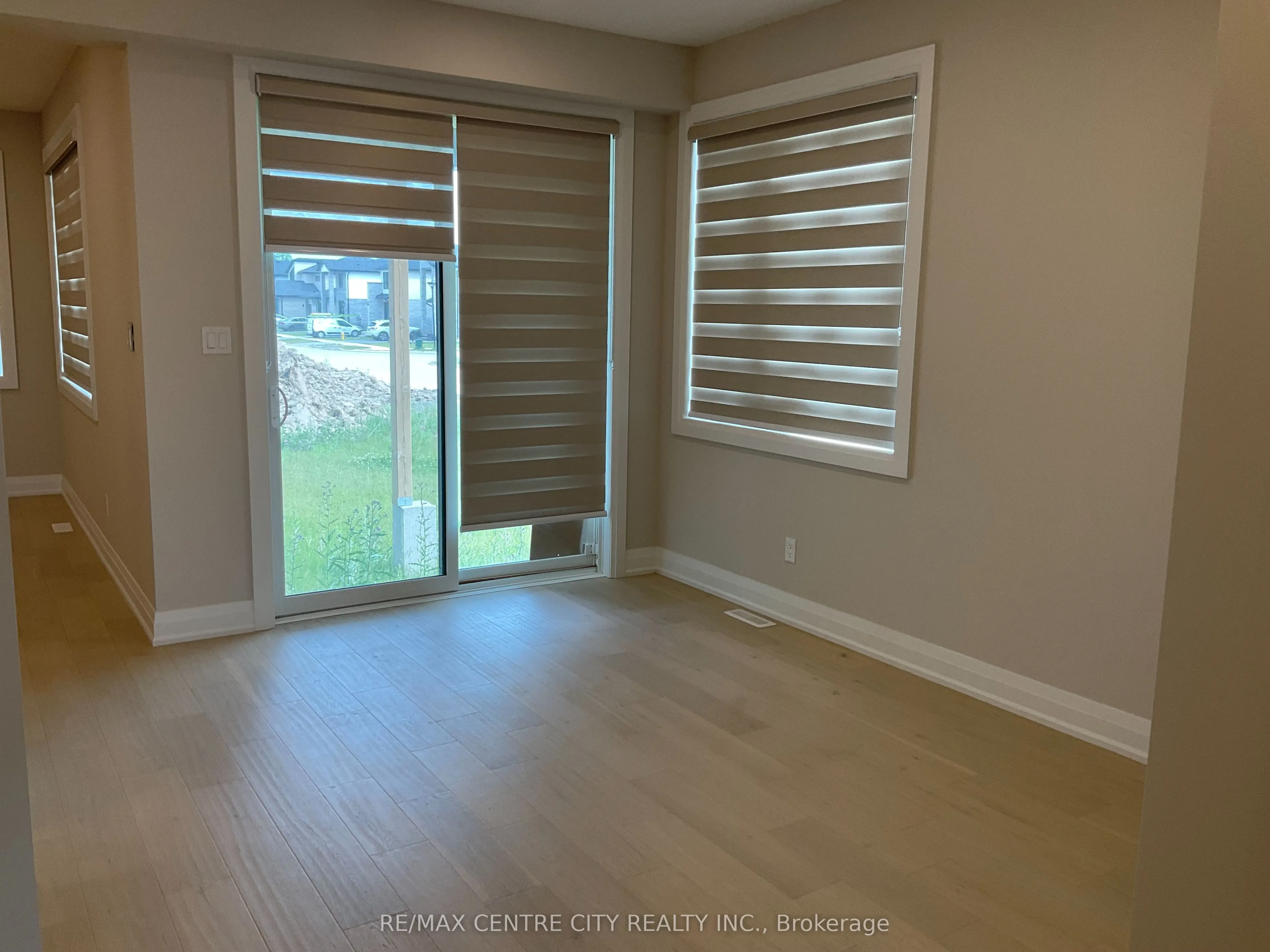 6521 Royal Magnolia Avenue