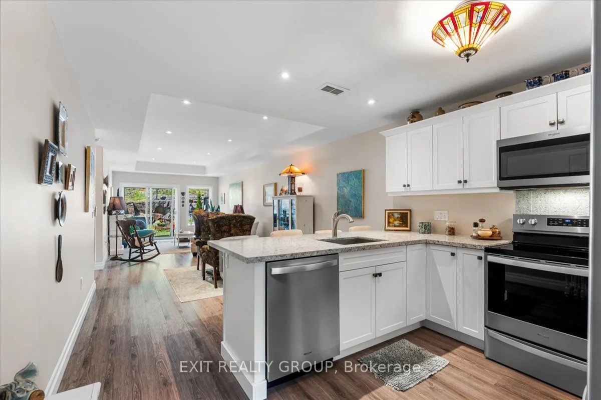 20 Gladstone Street W