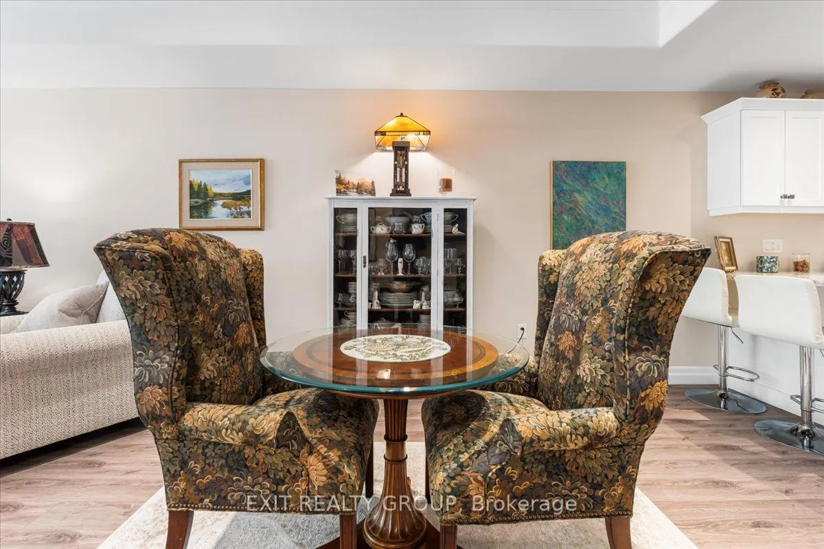 20 Gladstone Street W