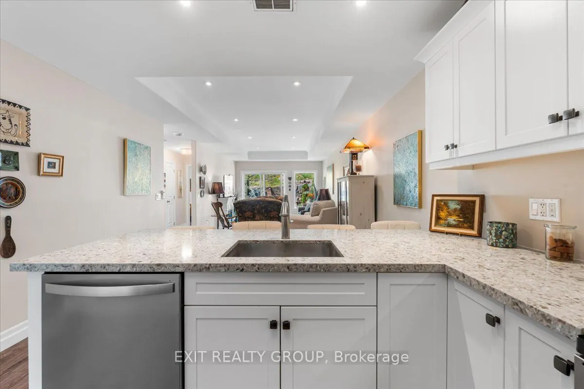 20 Gladstone Street W