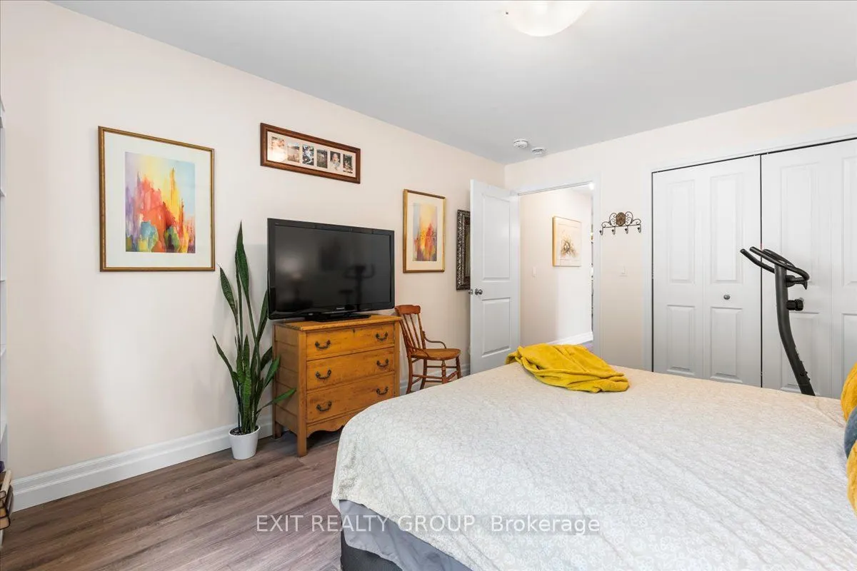 20 Gladstone Street W