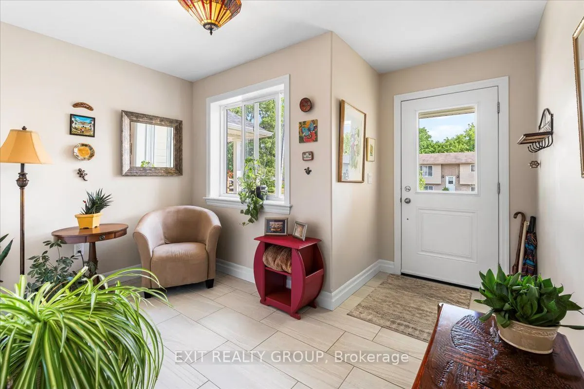 20 Gladstone Street W
