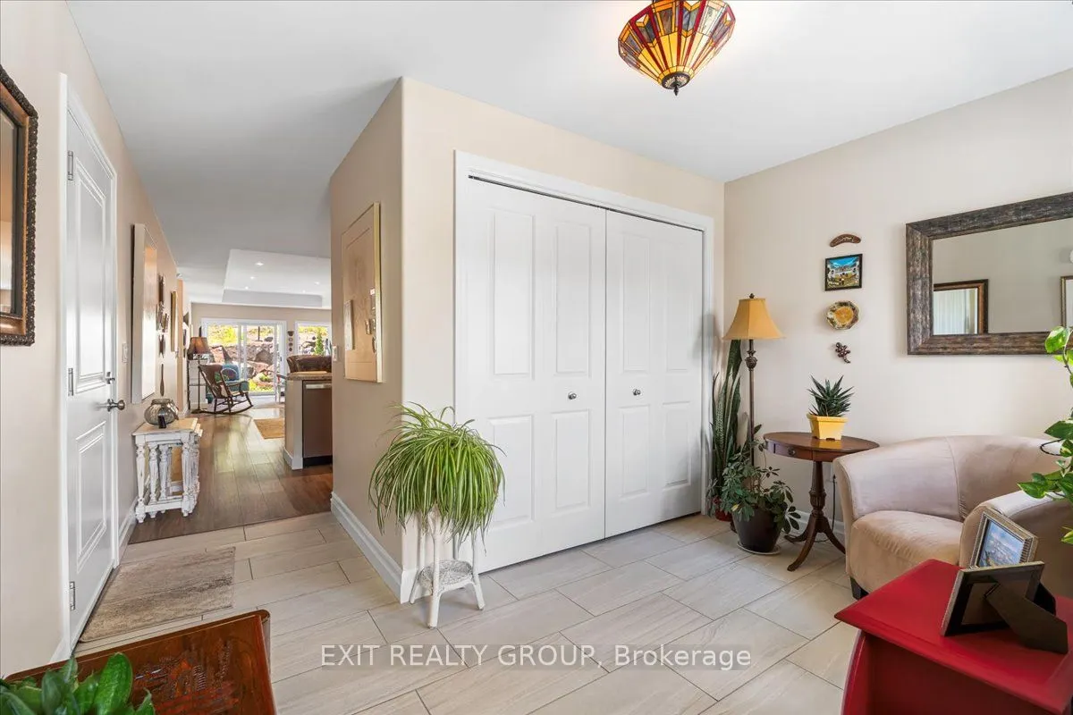 20 Gladstone Street W