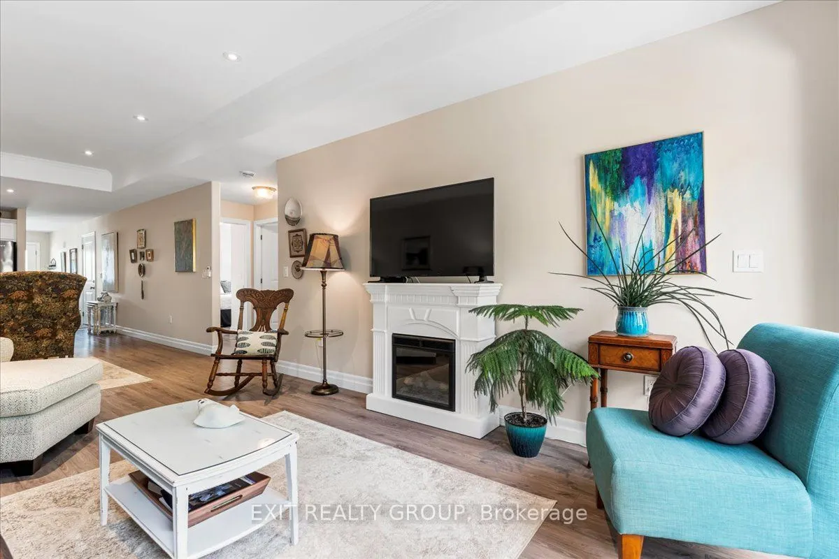 20 Gladstone Street W