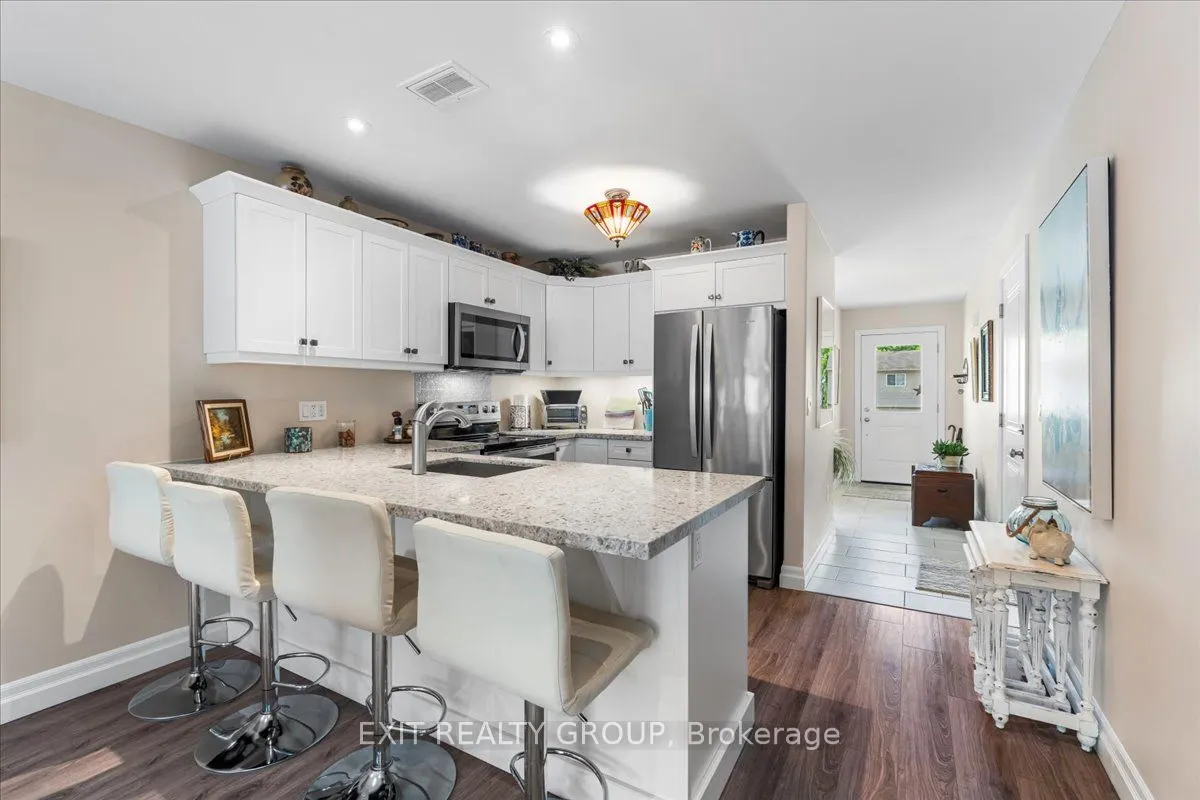 20 Gladstone Street W