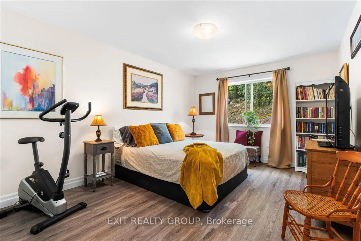 20 Gladstone Street W