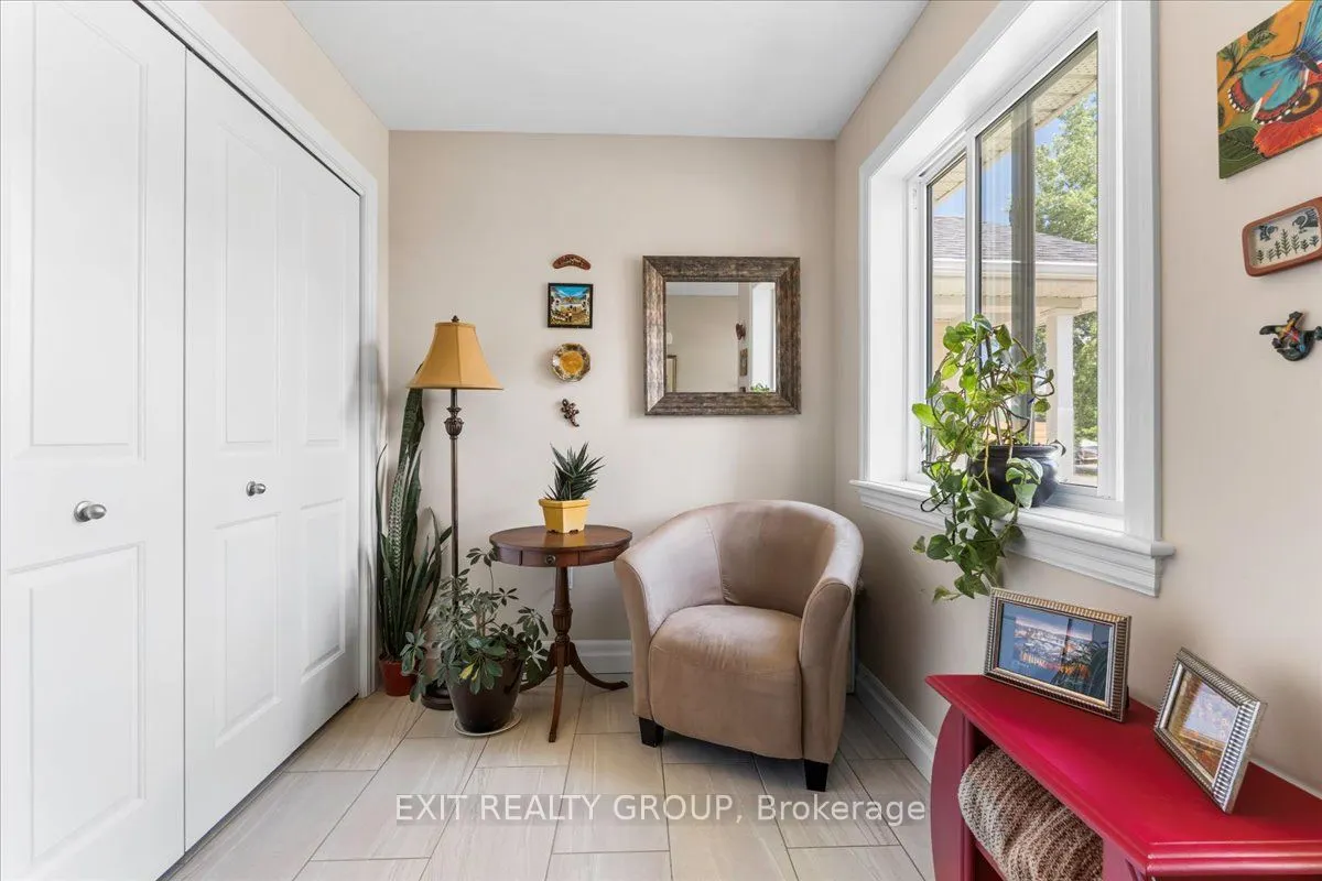 20 Gladstone Street W
