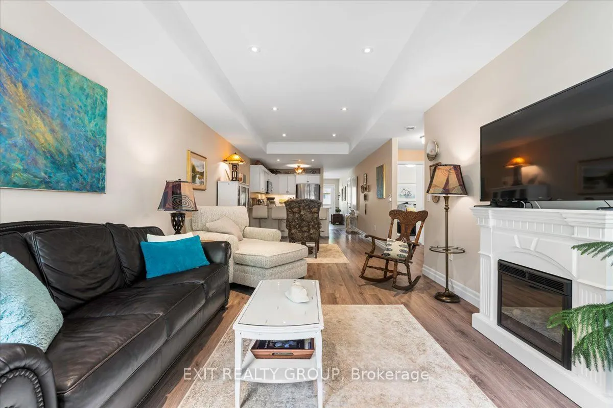 20 Gladstone Street W