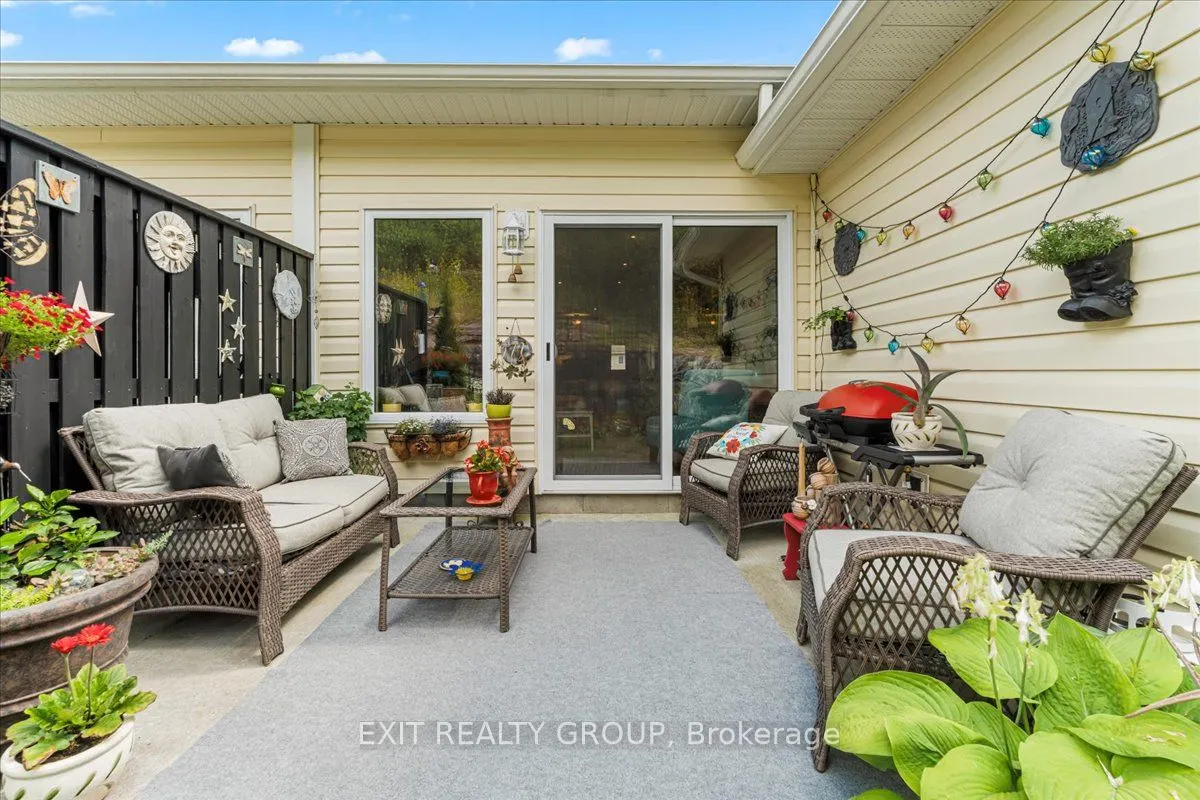 20 Gladstone Street W