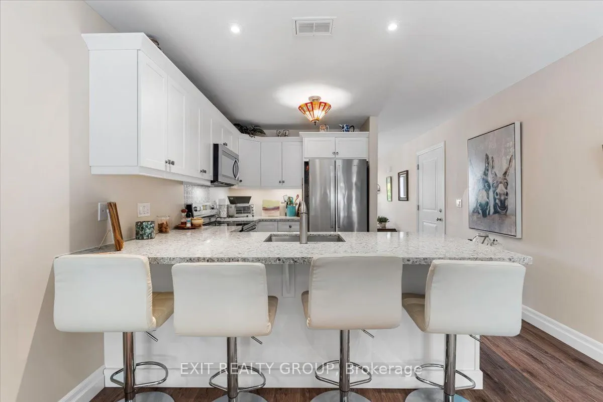 20 Gladstone Street W