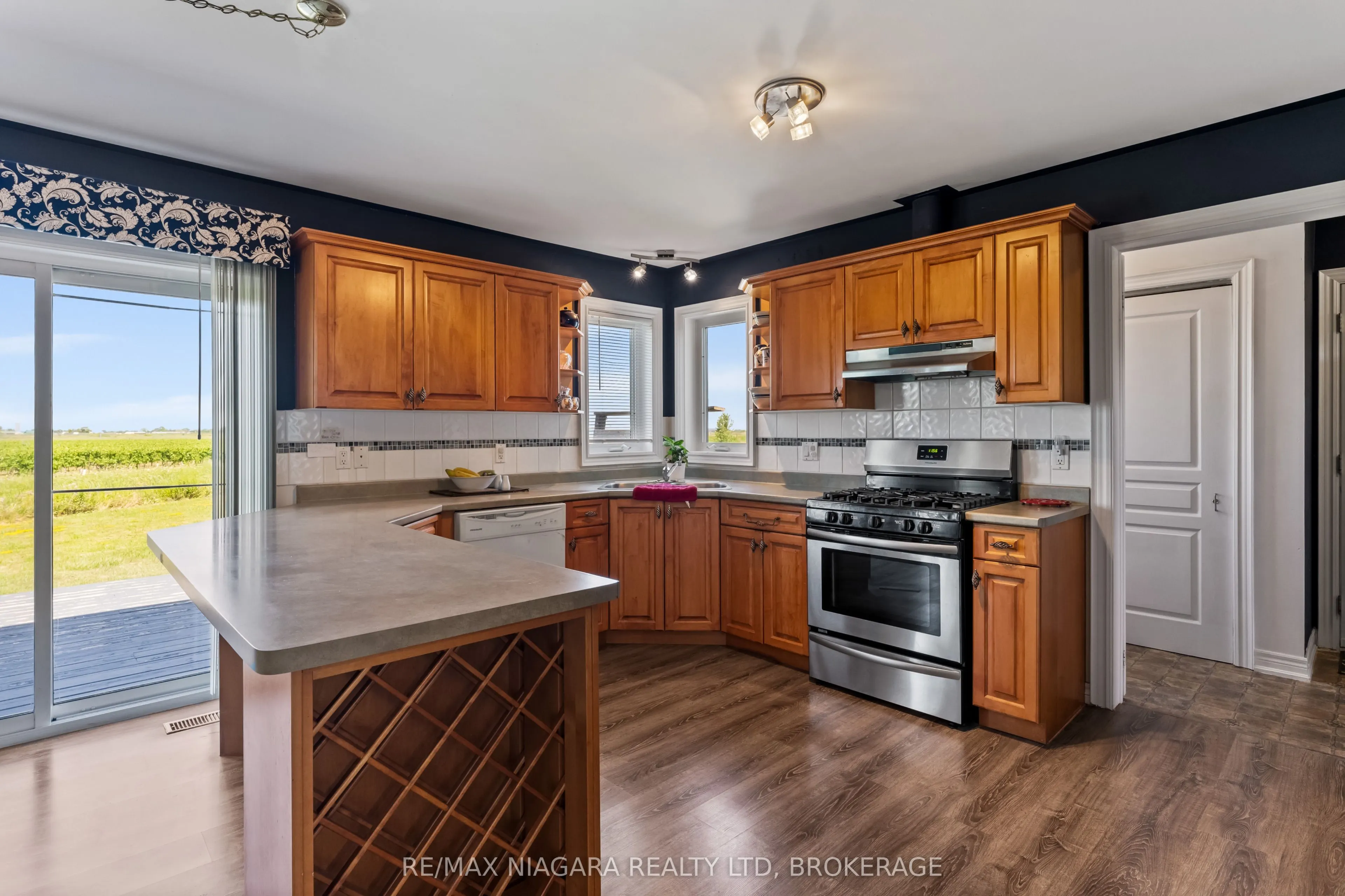 374 Niagara Stone Road
