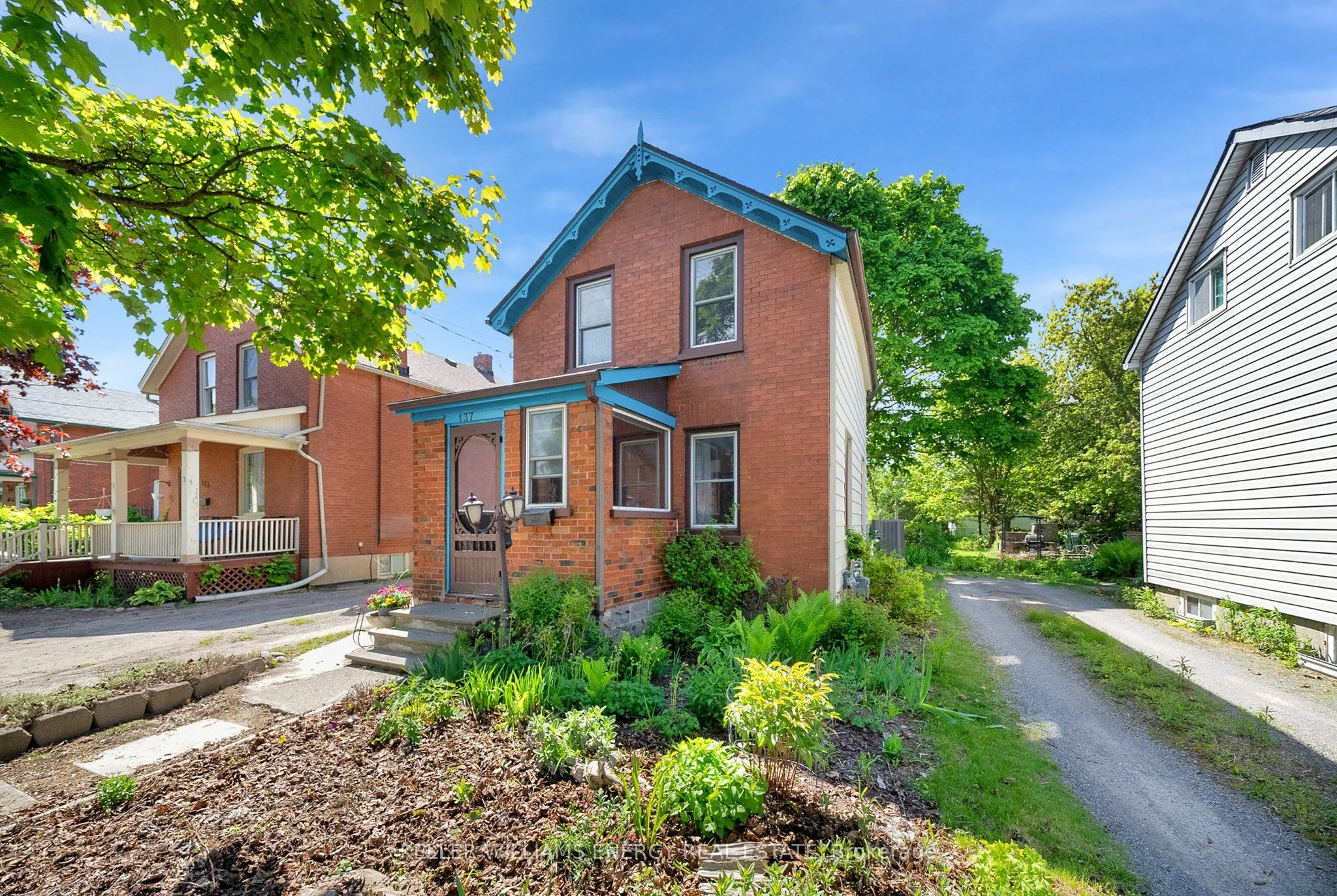 137 University Avenue W