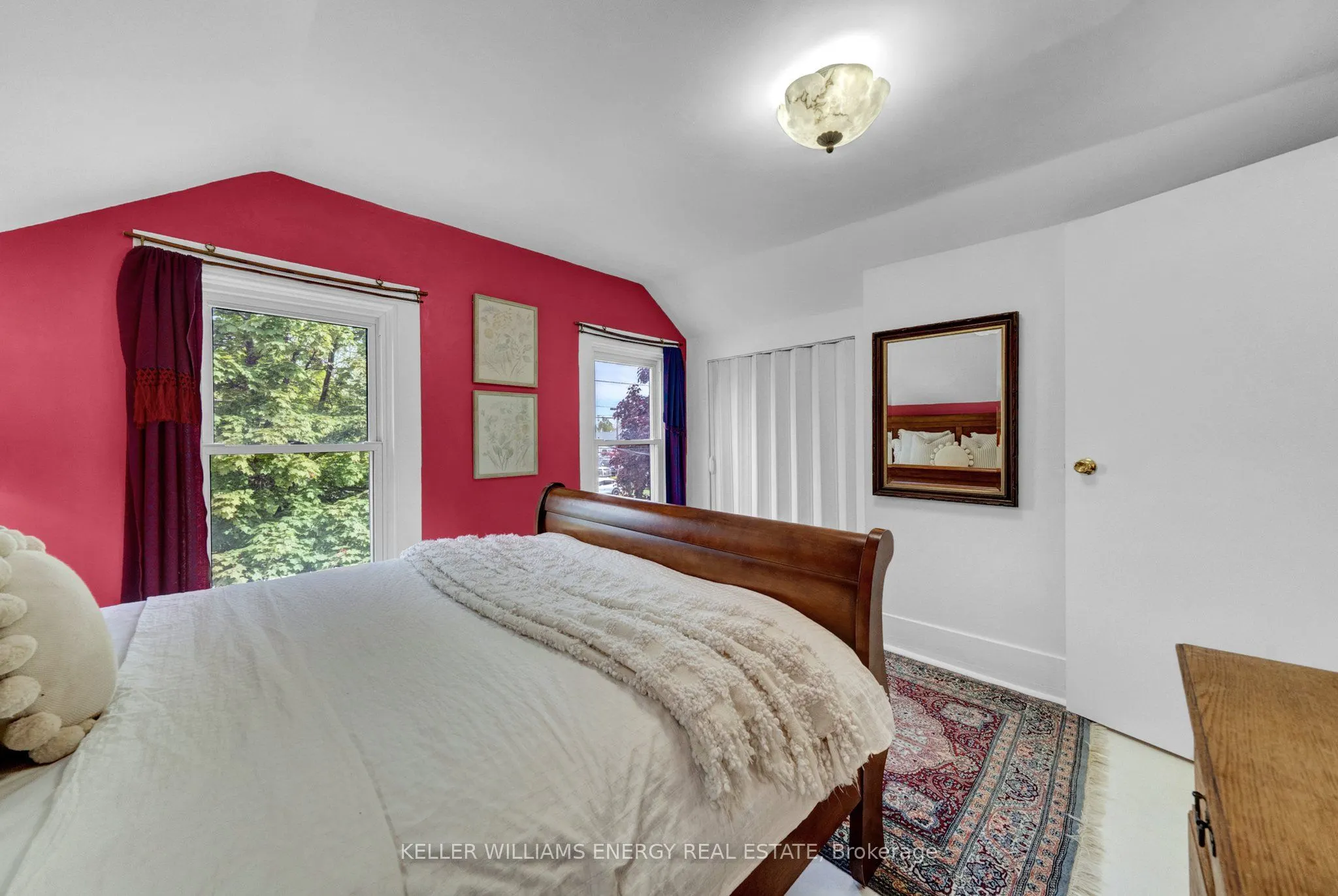 137 University Avenue W