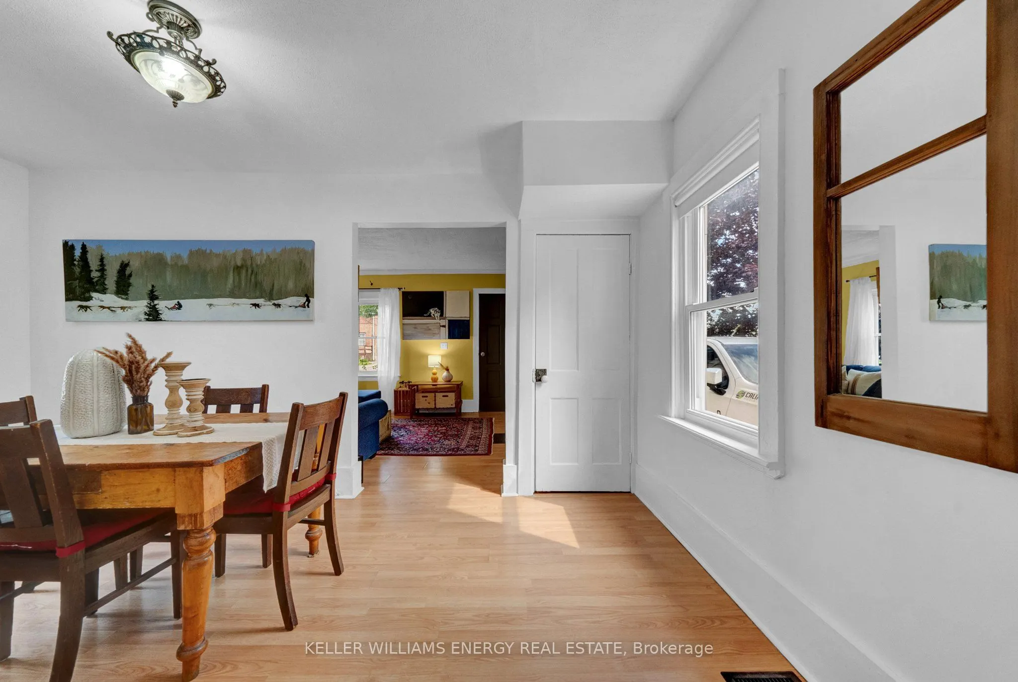 137 University Avenue W