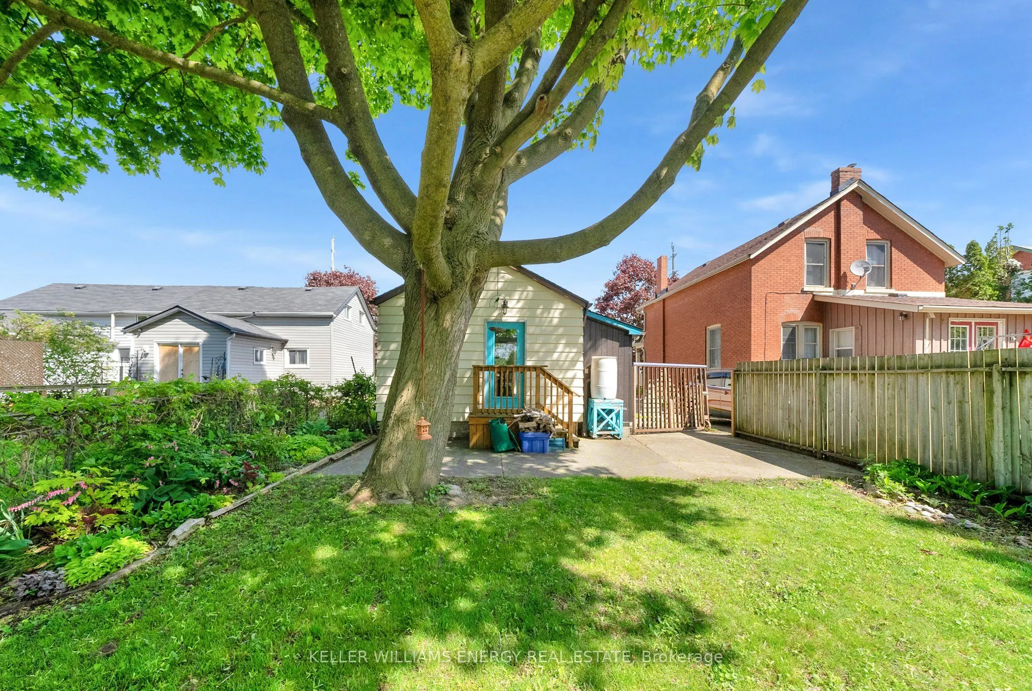 137 University Avenue W