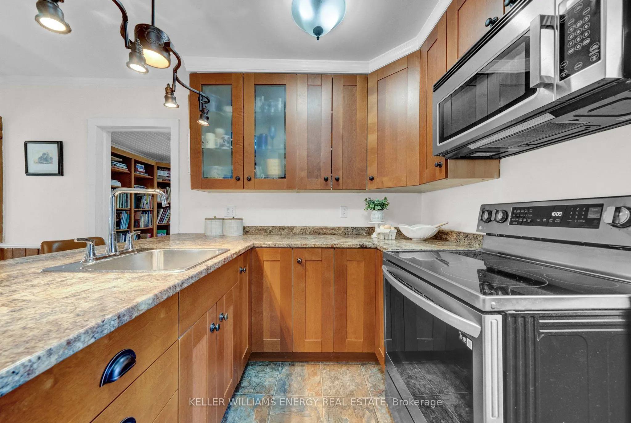 137 University Avenue W