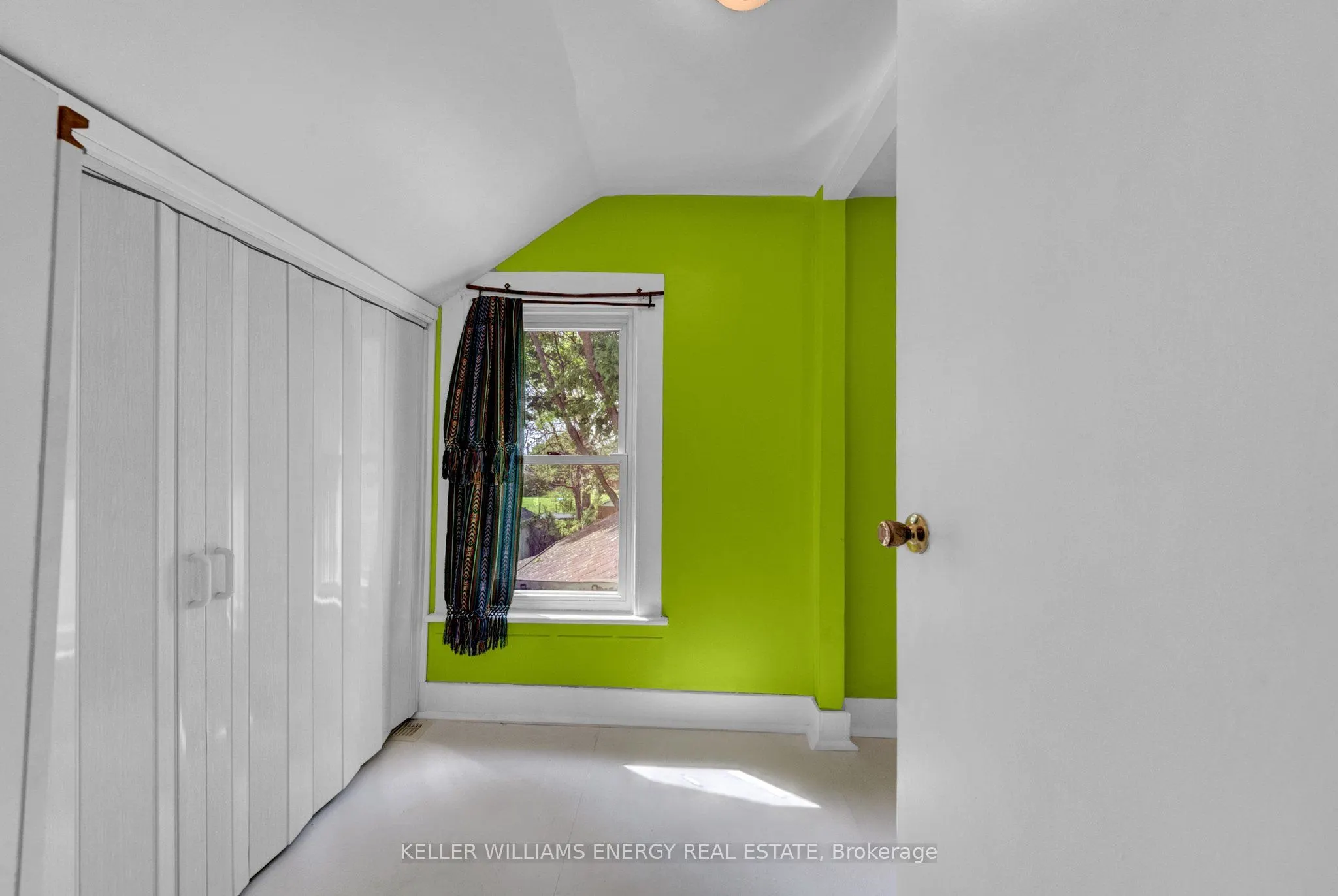 137 University Avenue W