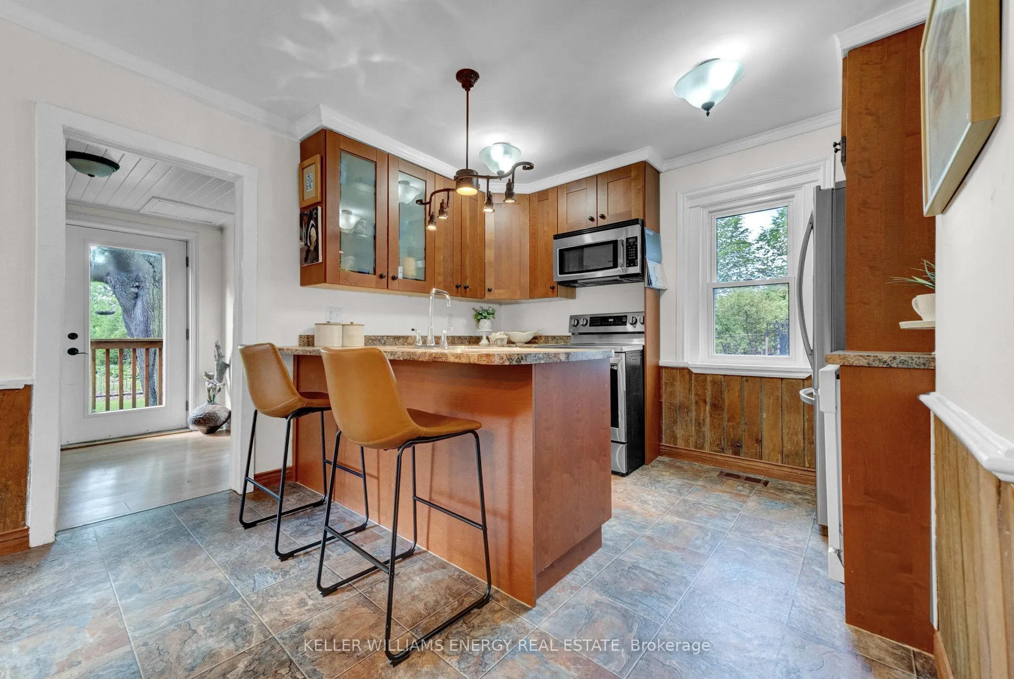 137 University Avenue W