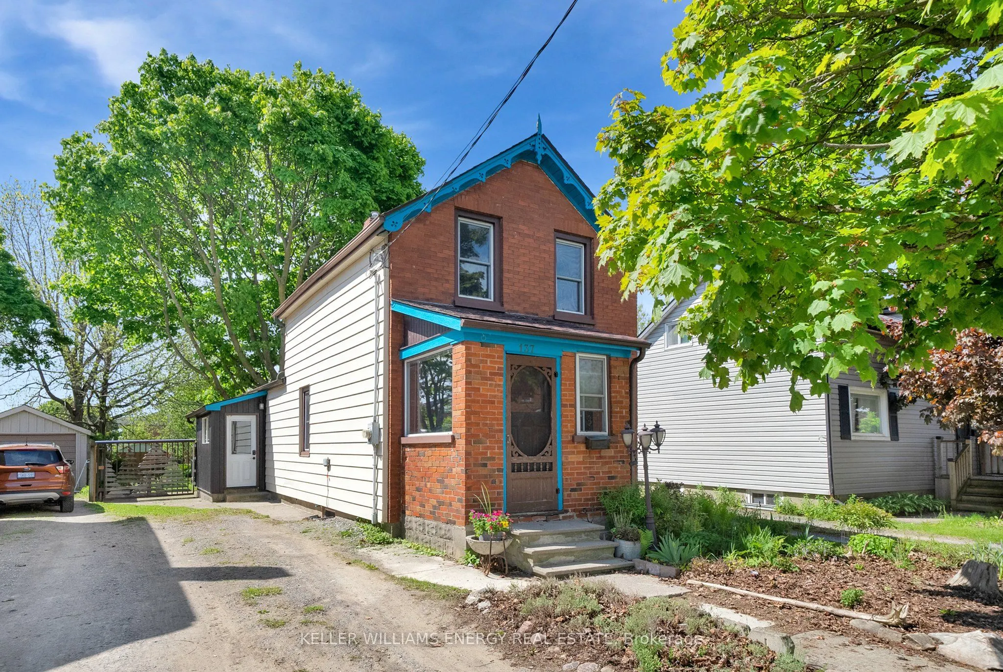 137 University Avenue W