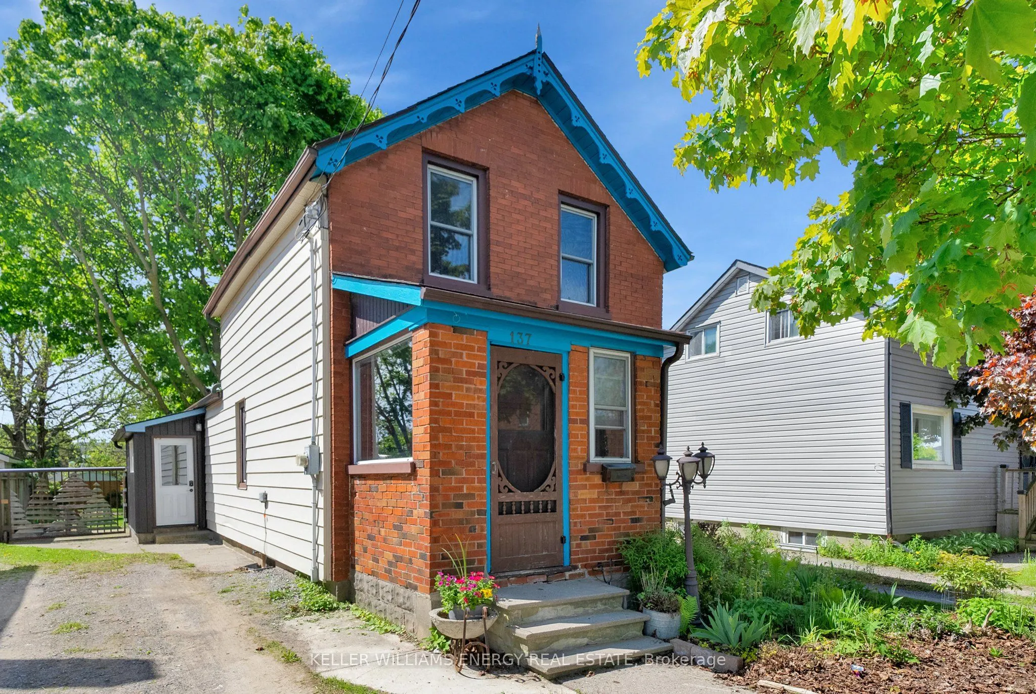 137 University Avenue W