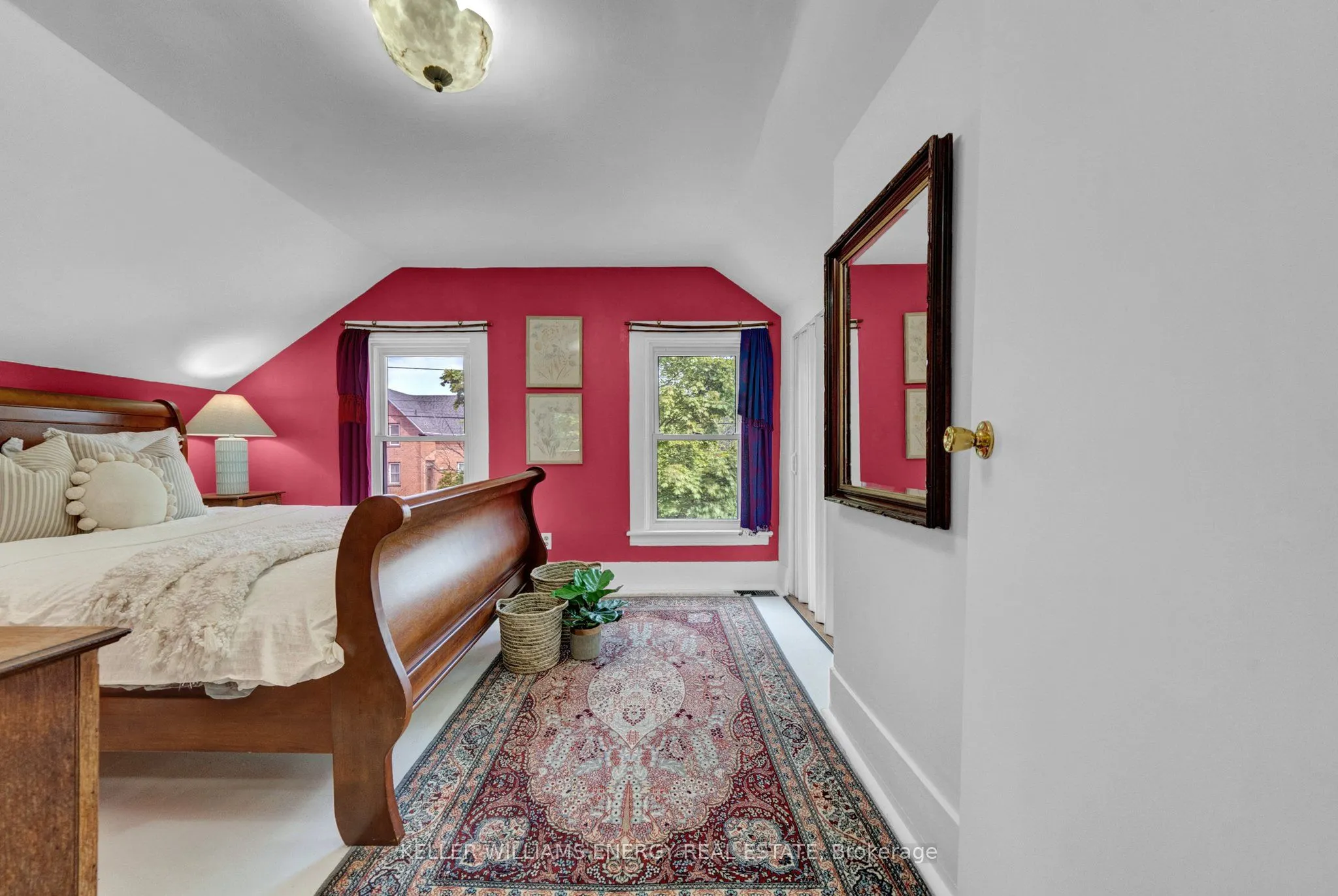 137 University Avenue W