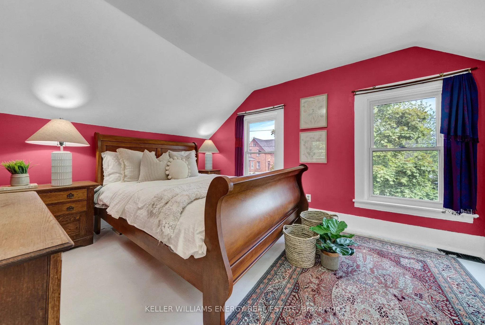 137 University Avenue W