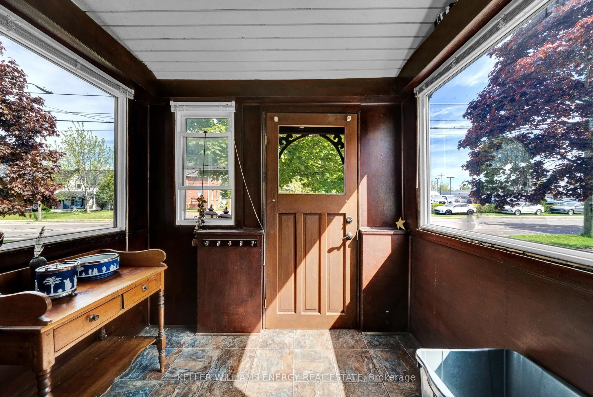 137 University Avenue W
