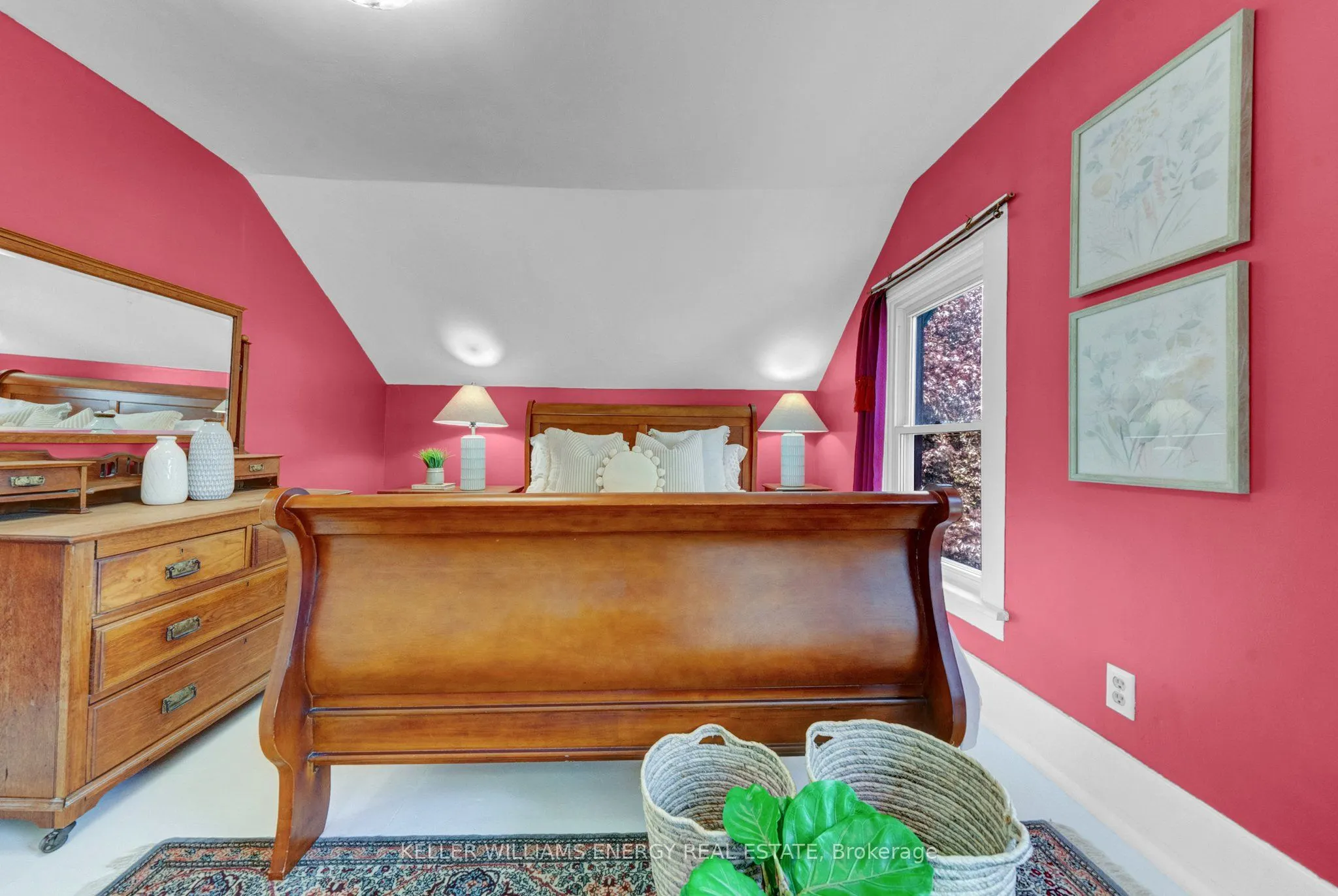 137 University Avenue W