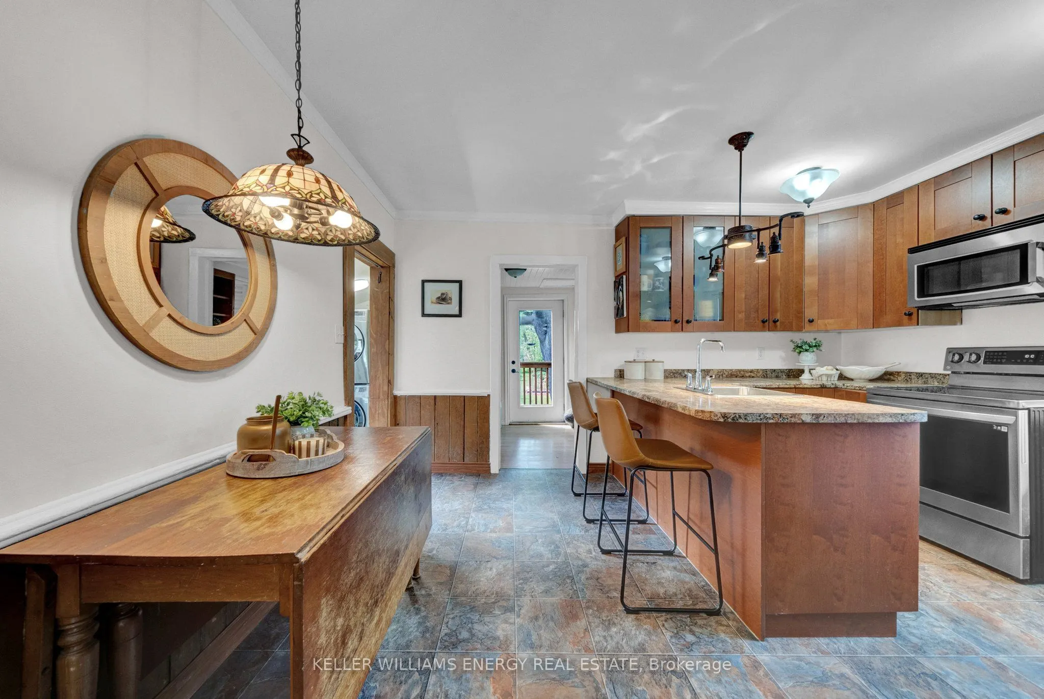137 University Avenue W