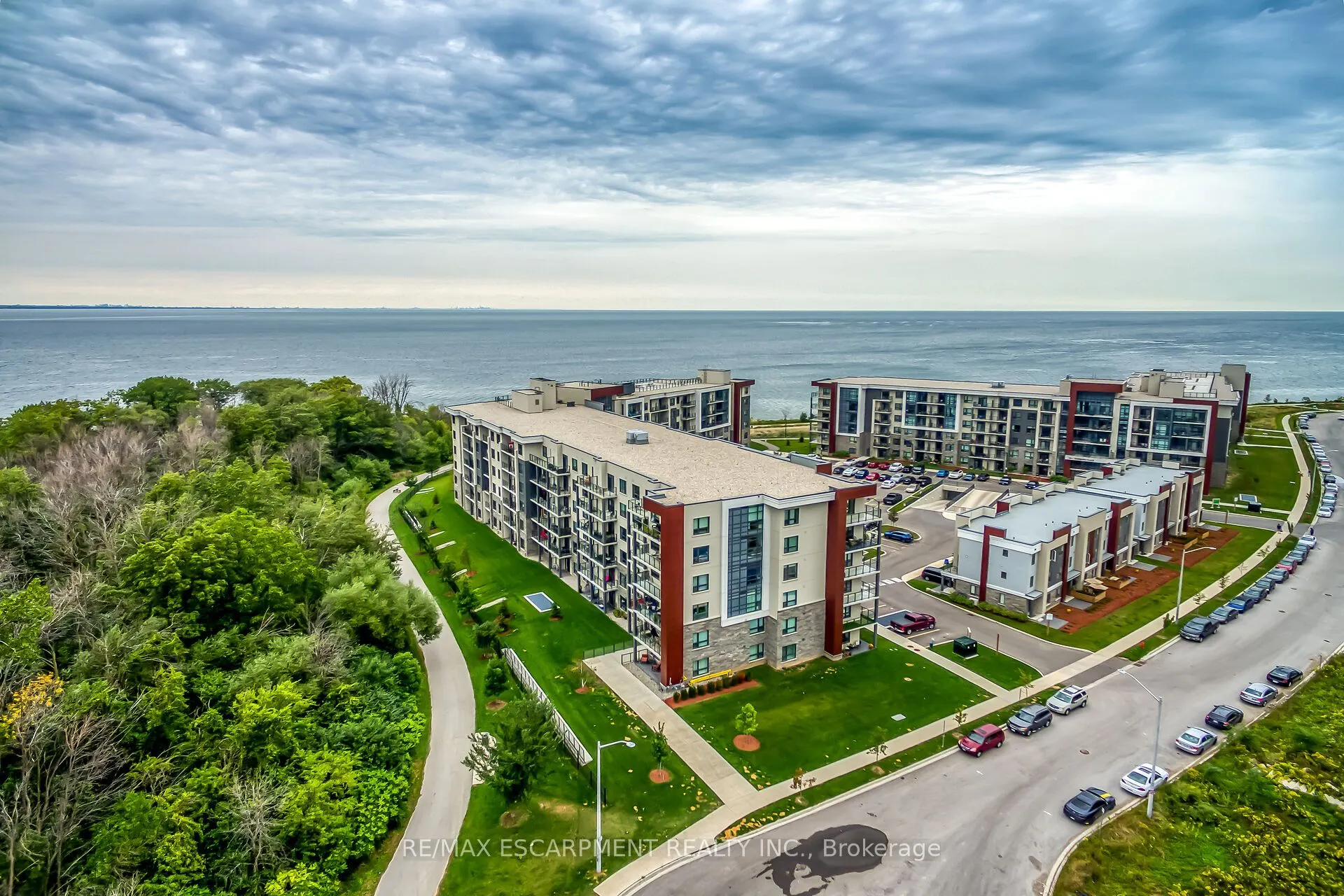 125 Shoreview Place, #103
