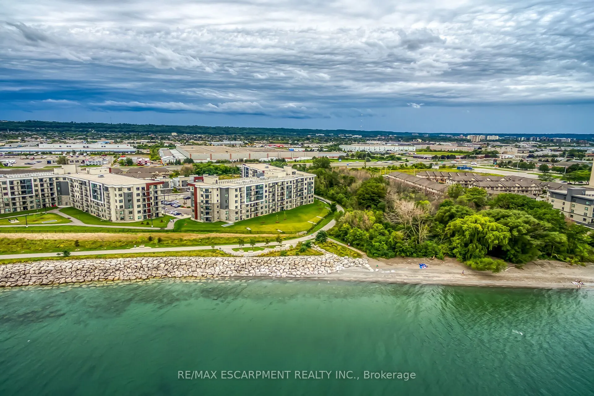 125 Shoreview Place, #103