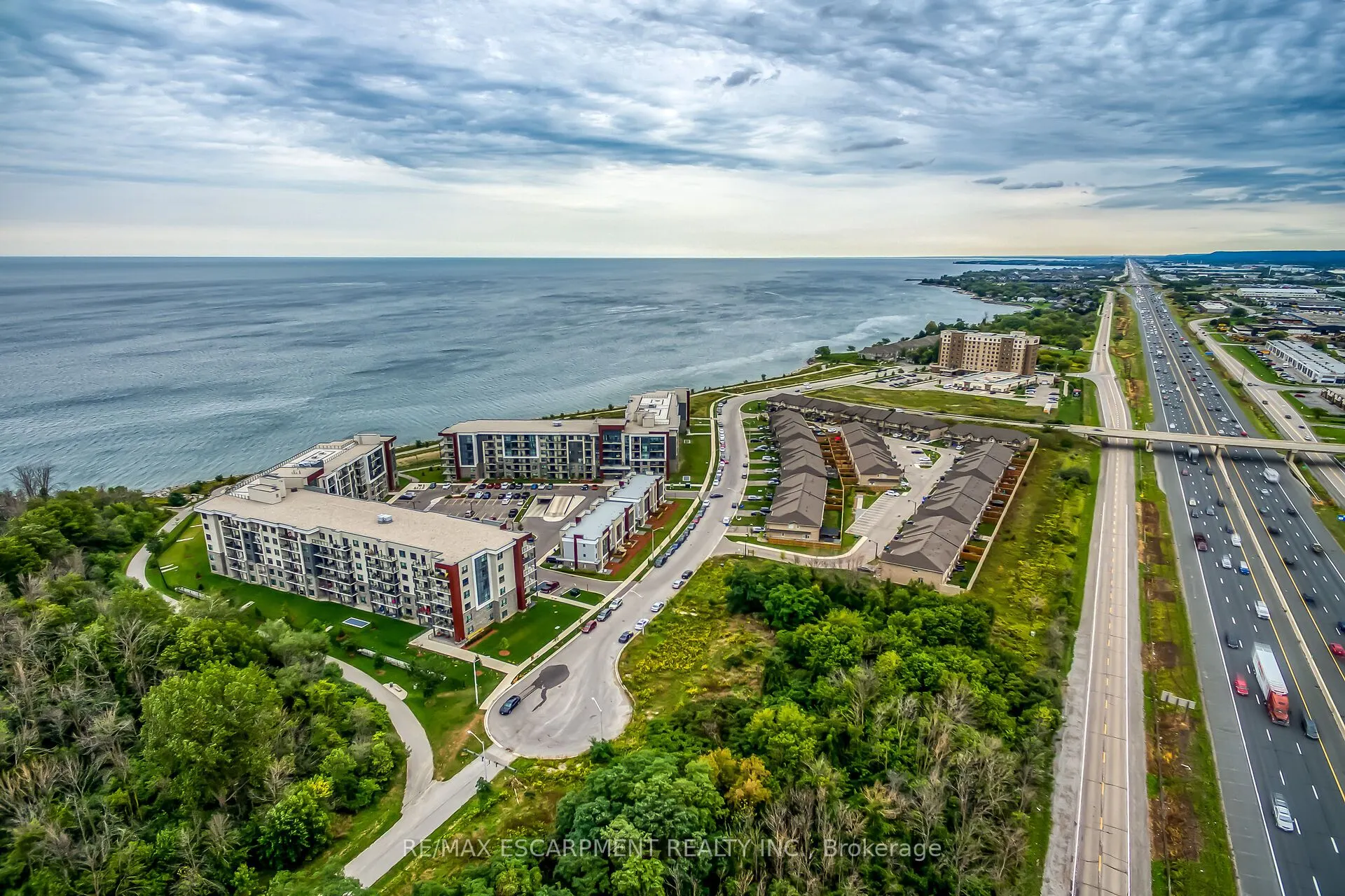 125 Shoreview Place, #103