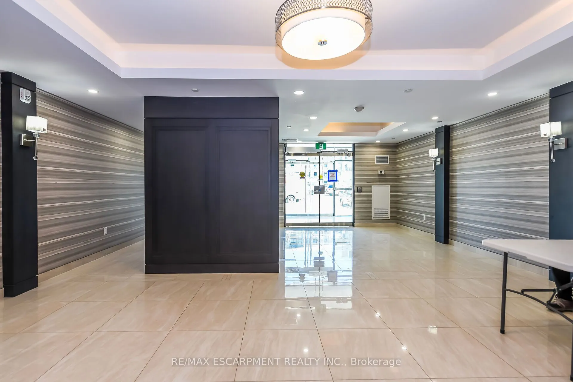 125 Shoreview Place, #103