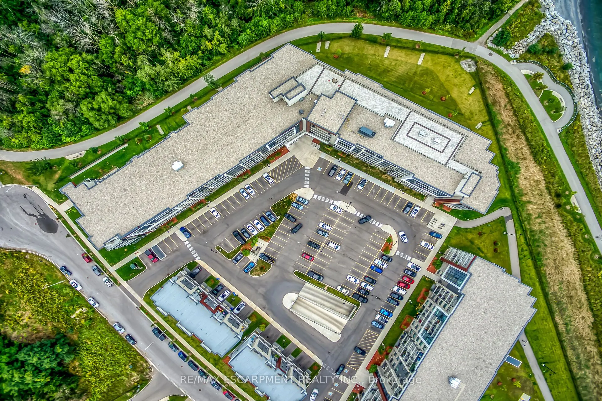 125 Shoreview Place, #103