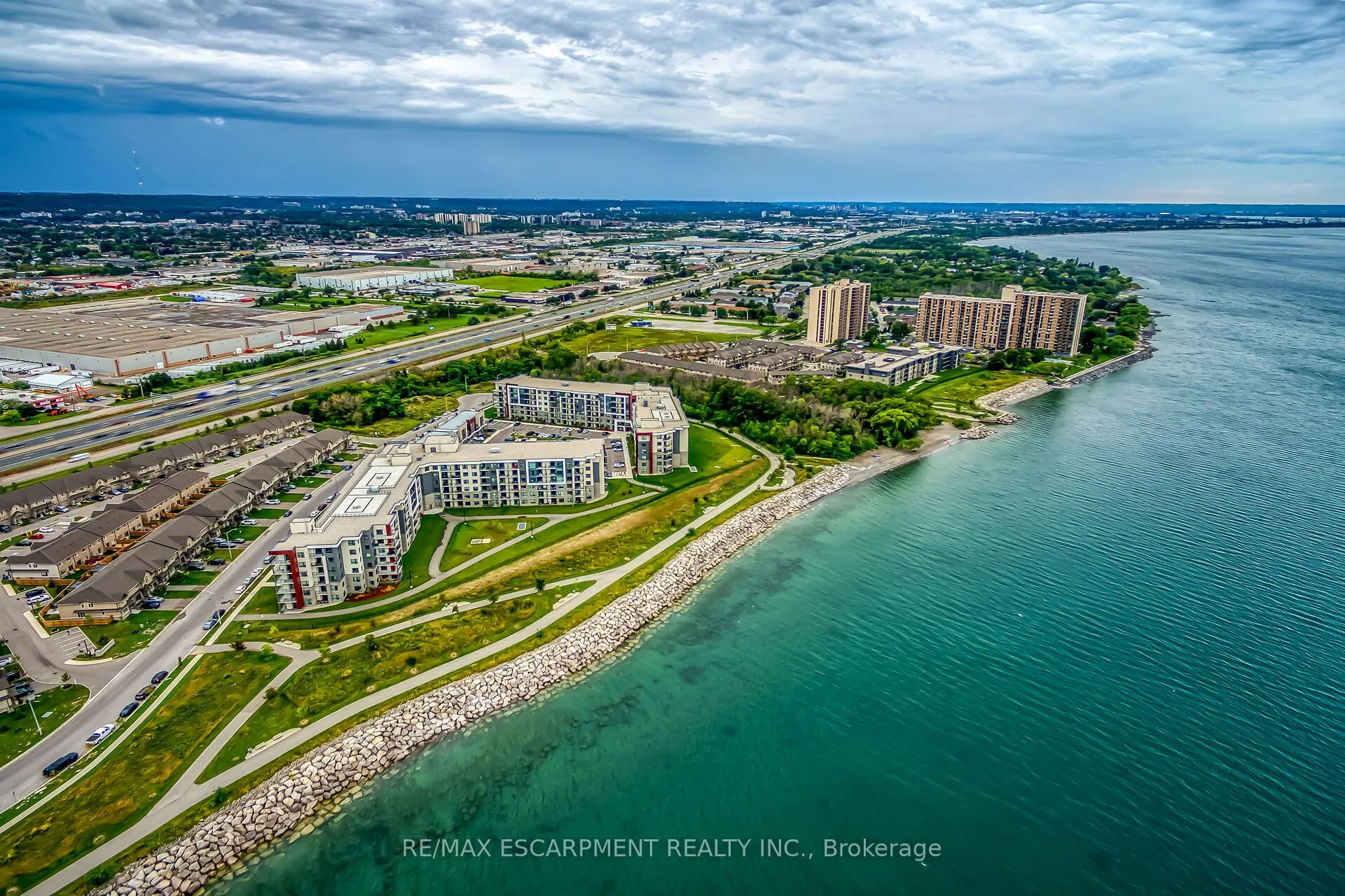 125 Shoreview Place, #103