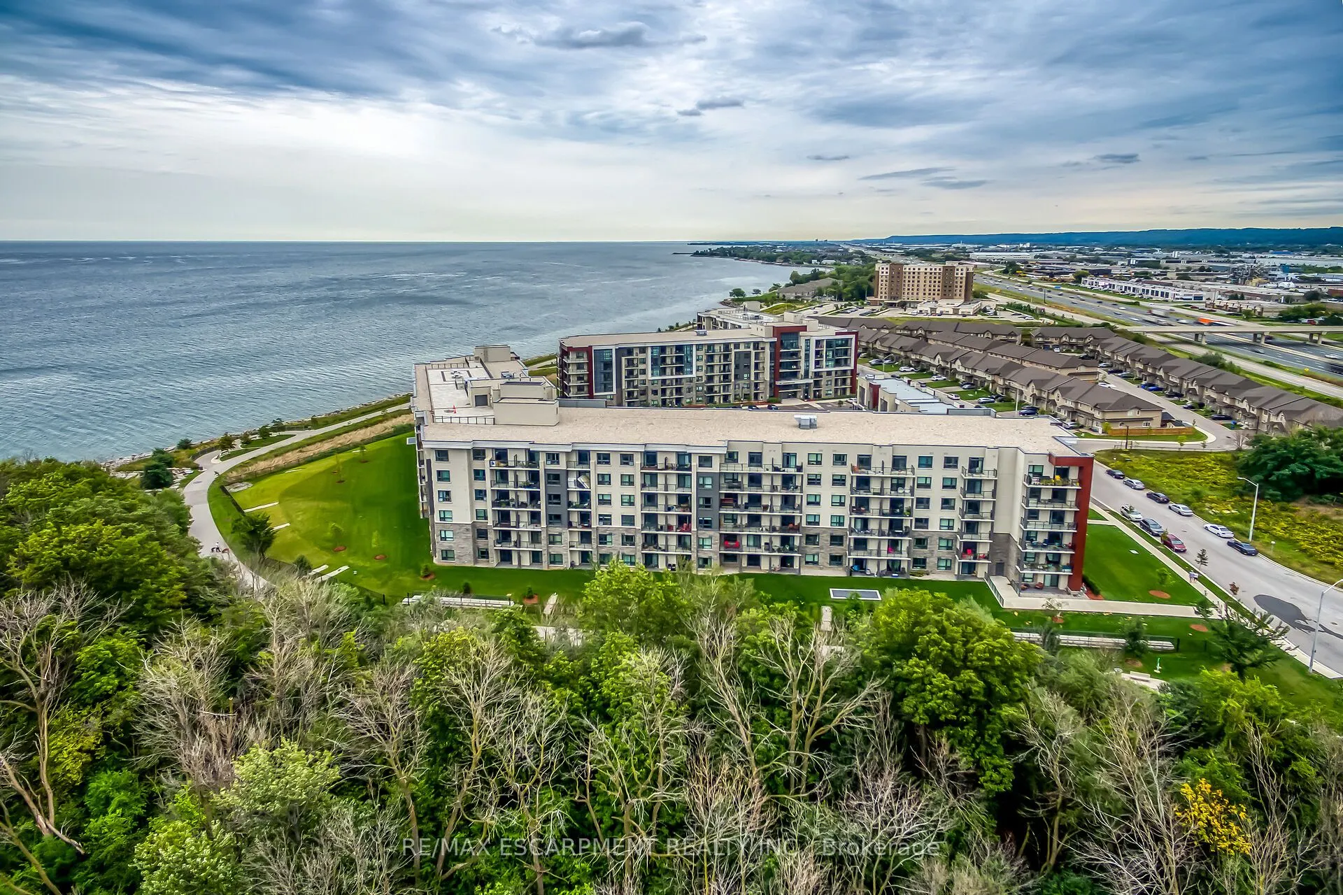 125 Shoreview Place, #103