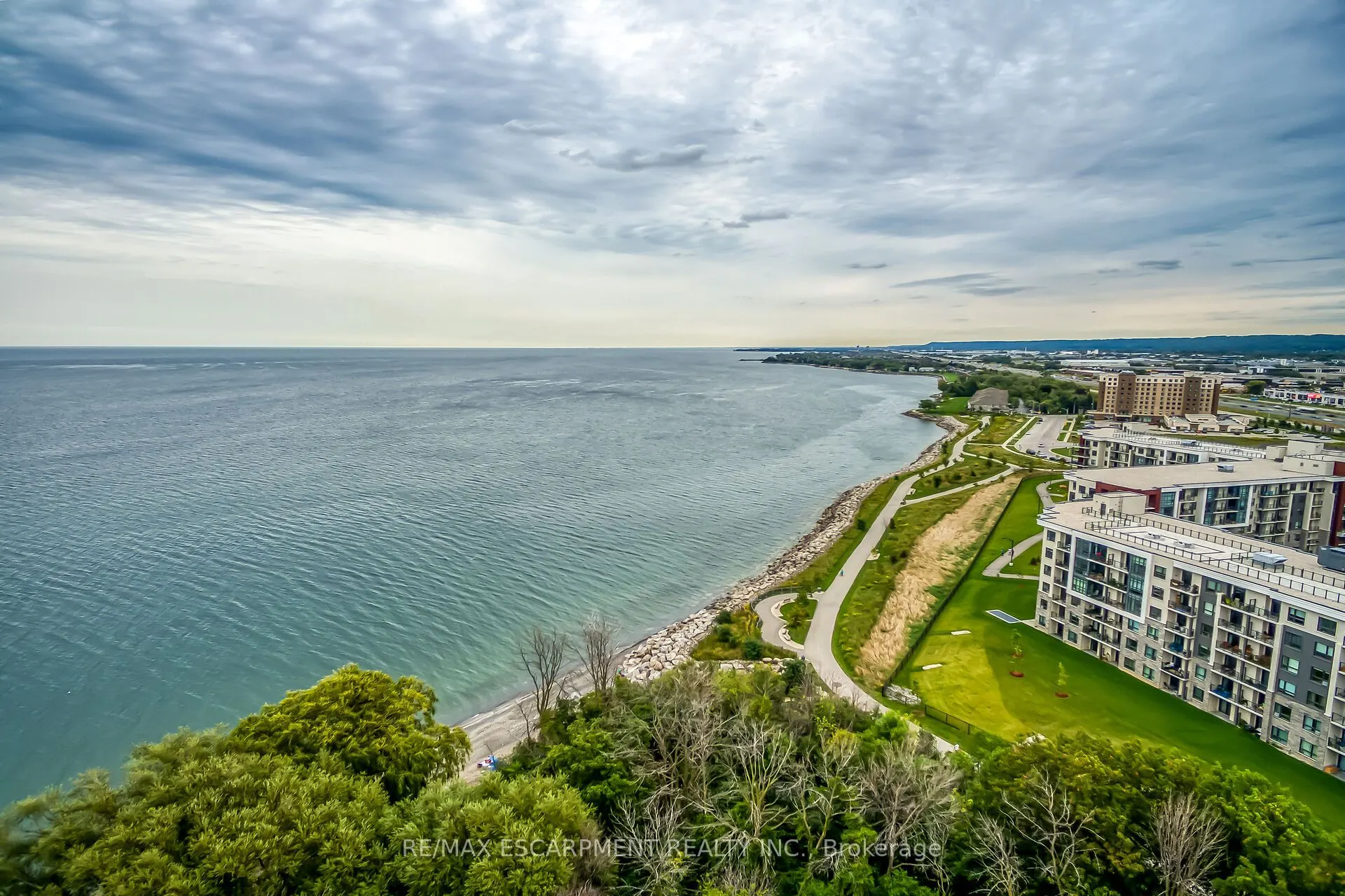 125 Shoreview Place, #103