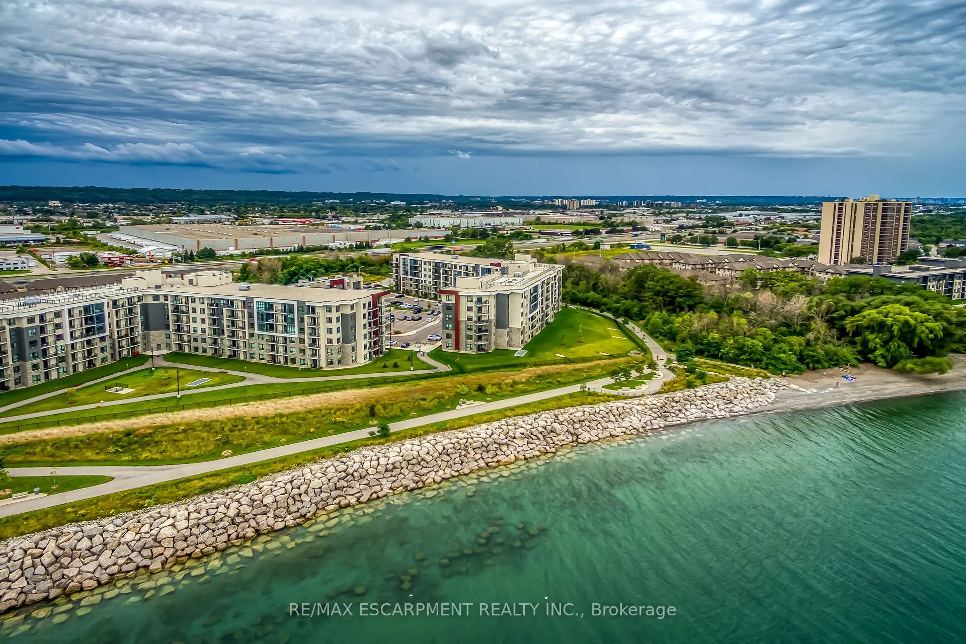125 Shoreview Place, #103