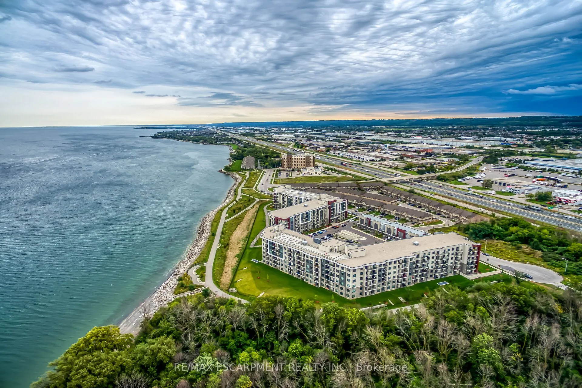 125 Shoreview Place, #103