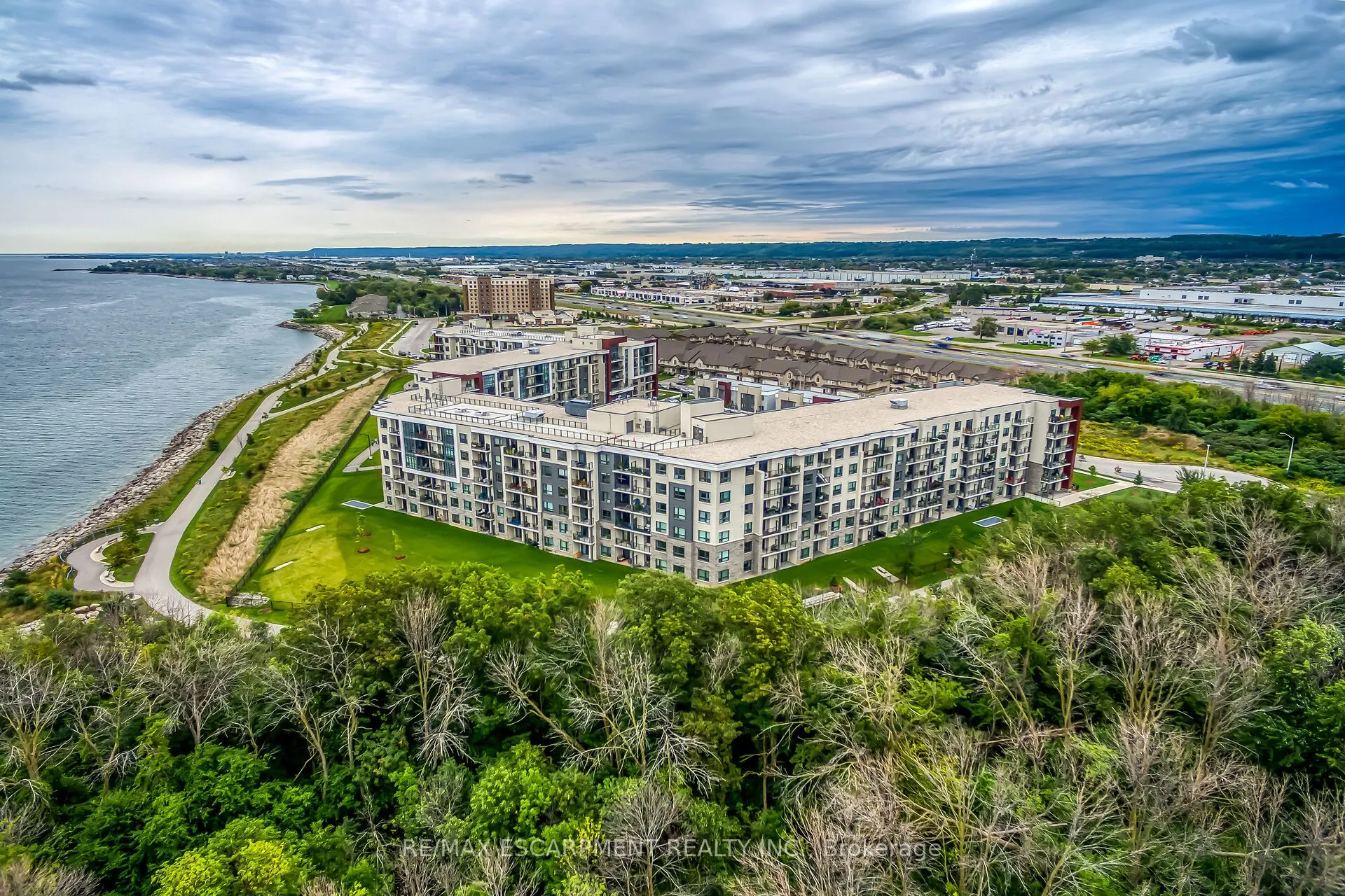 125 Shoreview Place, #103