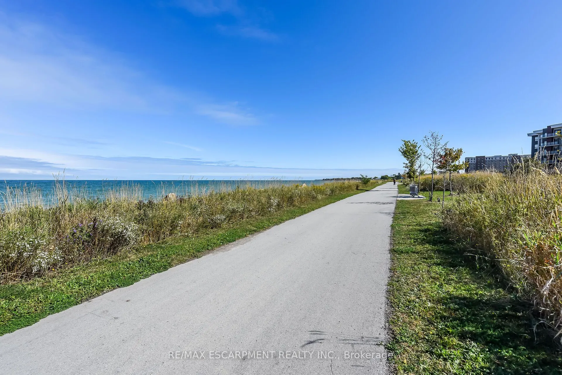 125 Shoreview Place, #103